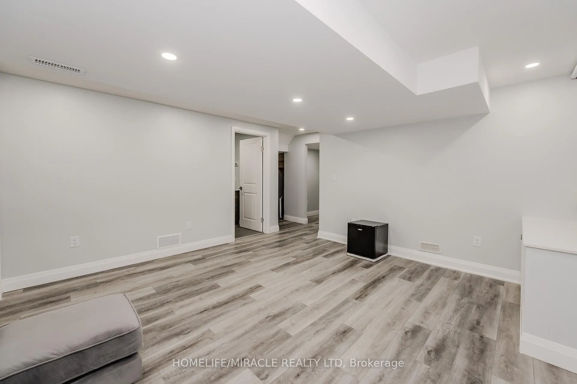 Photo 38 of 119 Monarch woods Drive, Kitchener, Doon South — HOMEH