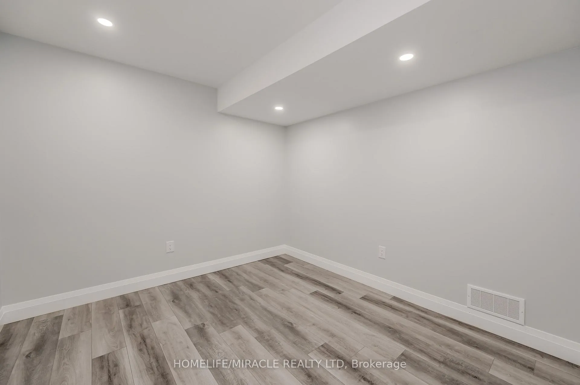 Photo 42 of 119 Monarch woods Drive, Kitchener, Doon South — HOMEH