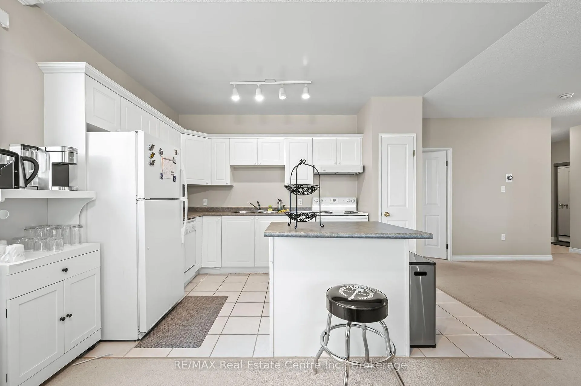 Photo 2 of Unit 1108, 255 Keats Way, Waterloo, Beechwood — HOMEH