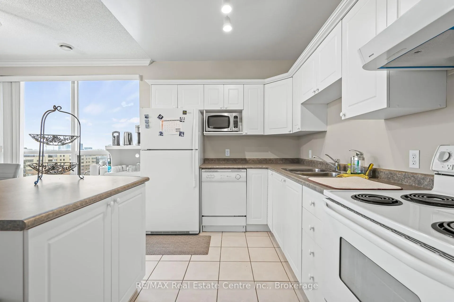 Photo 3 of Unit 1108, 255 Keats Way, Waterloo, Beechwood — HOMEH