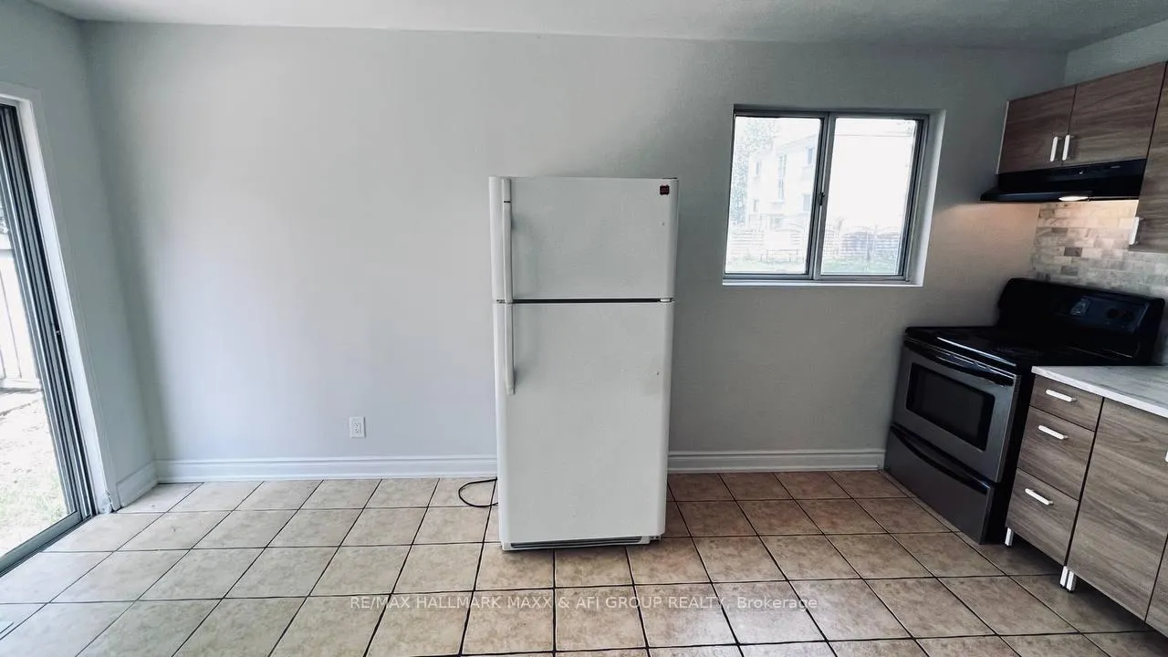 Photo 6 of Unit Unit A, 82 sanford Street, Barrie, Sanford — HOMEH