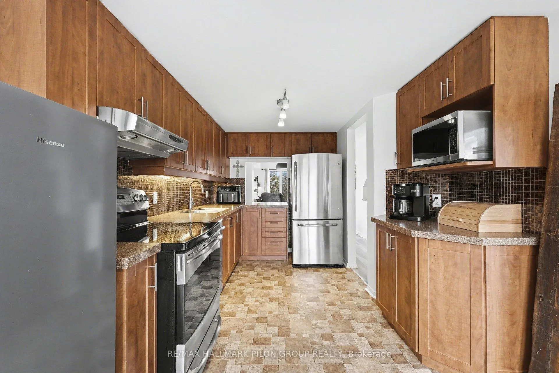 Photo 3 of 1121 Gablefield Private, Ottawa, Beaconwood — HOMEH
