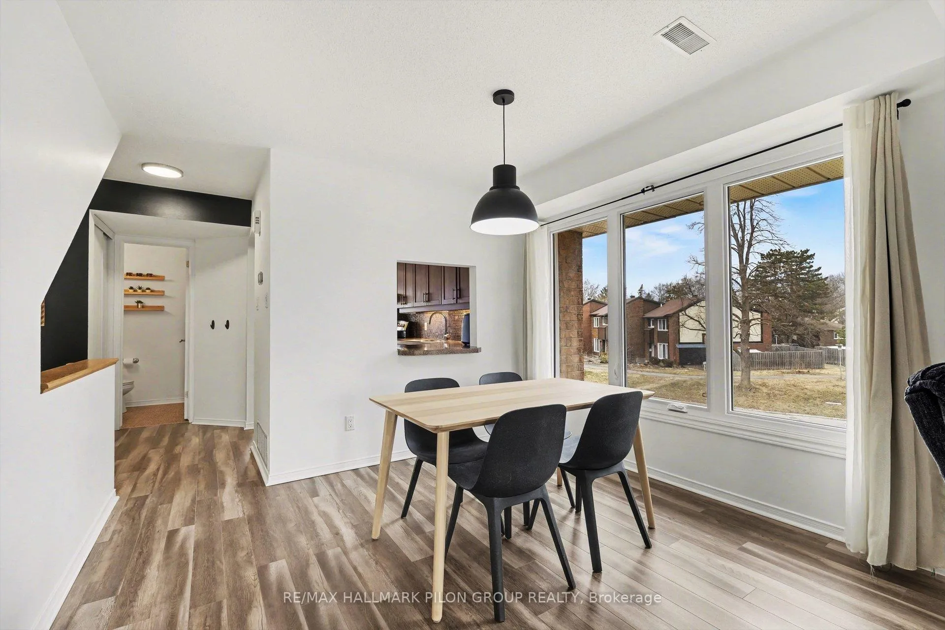 Photo 5 of 1121 Gablefield Private, Ottawa, Beaconwood — HOMEH