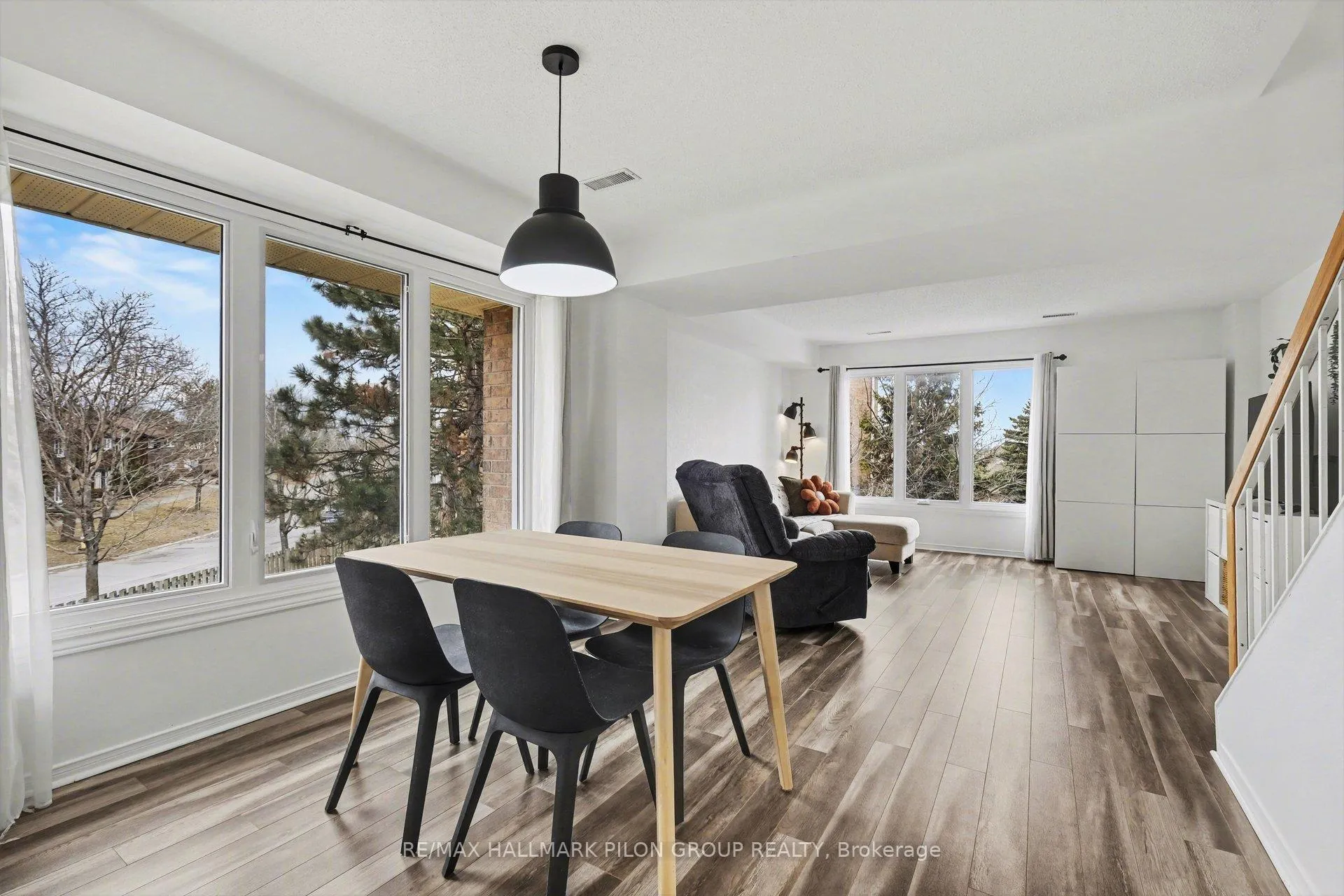 Photo 6 of 1121 Gablefield Private, Ottawa, Beaconwood — HOMEH