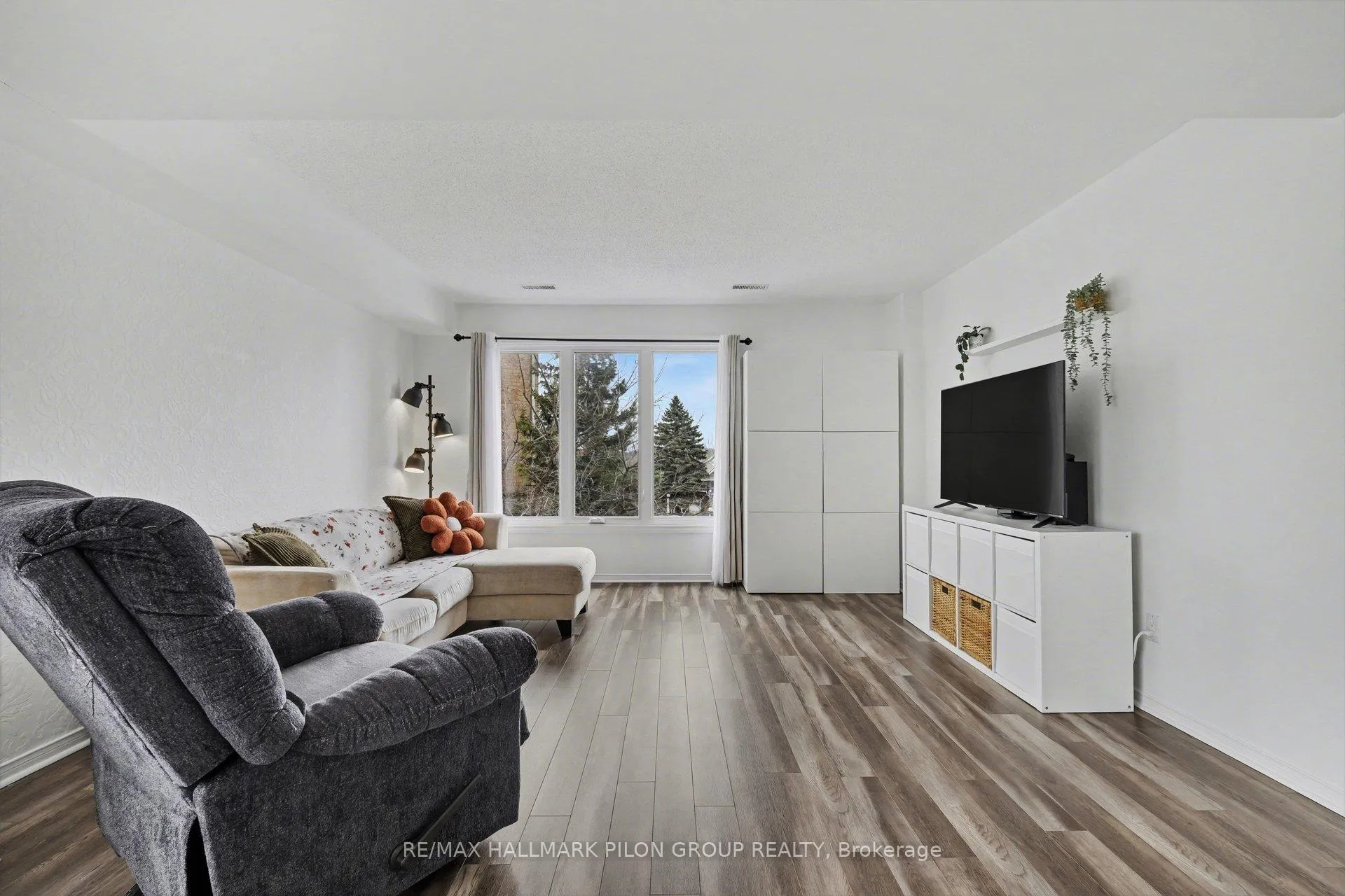 Photo 8 of 1121 Gablefield Private, Ottawa, Beaconwood — HOMEH