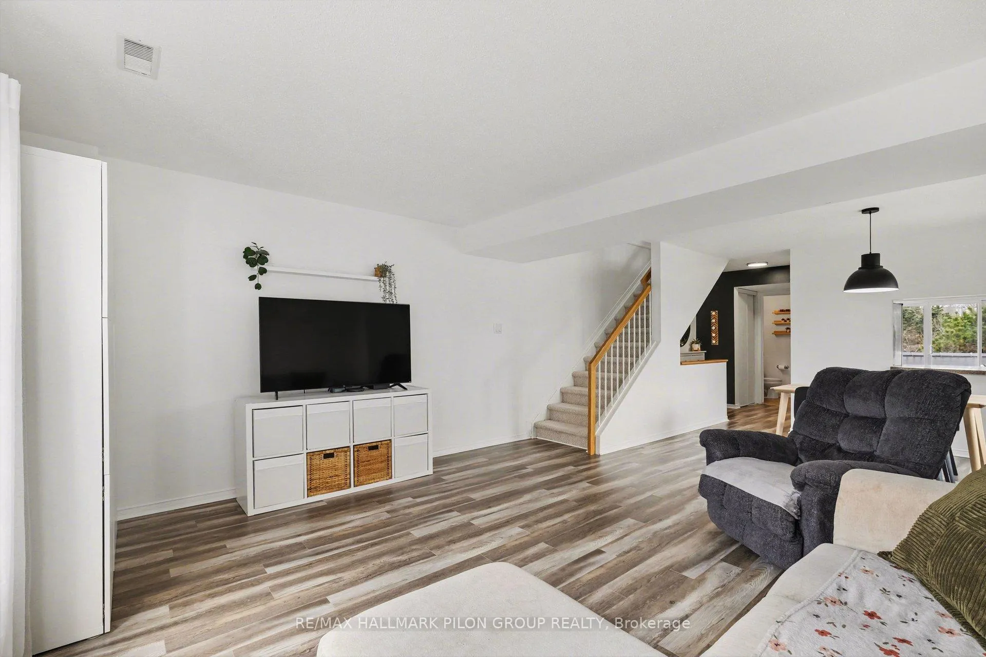 Photo 9 of 1121 Gablefield Private, Ottawa, Beaconwood — HOMEH