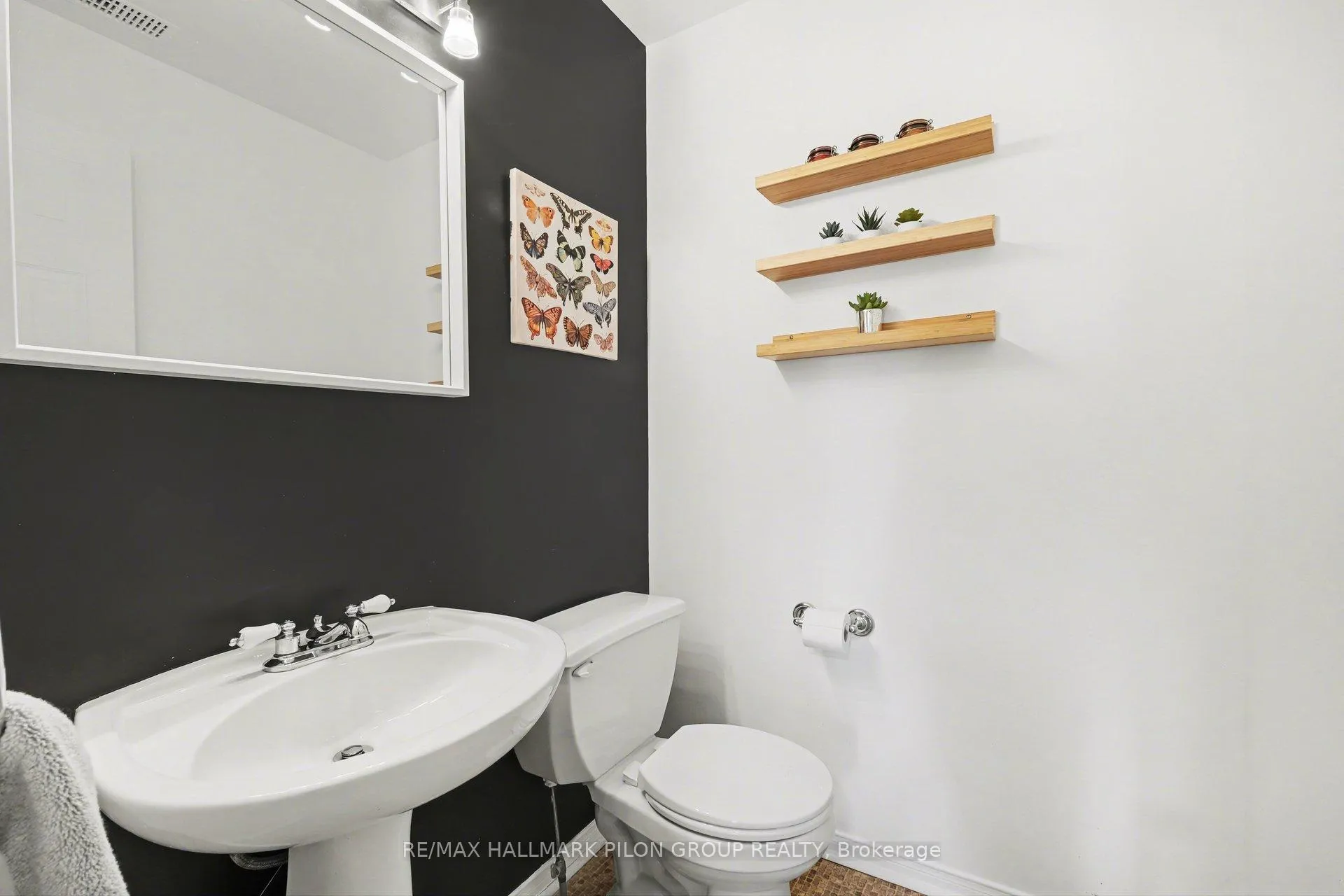 Photo 10 of 1121 Gablefield Private, Ottawa, Beaconwood — HOMEH