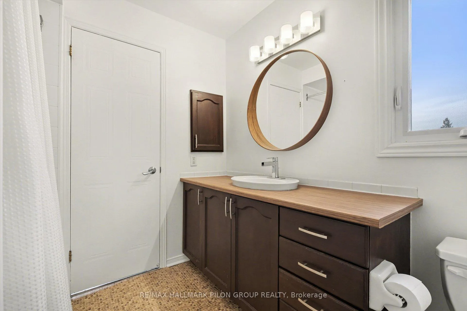 Photo 16 of 1121 Gablefield Private, Ottawa, Beaconwood — HOMEH