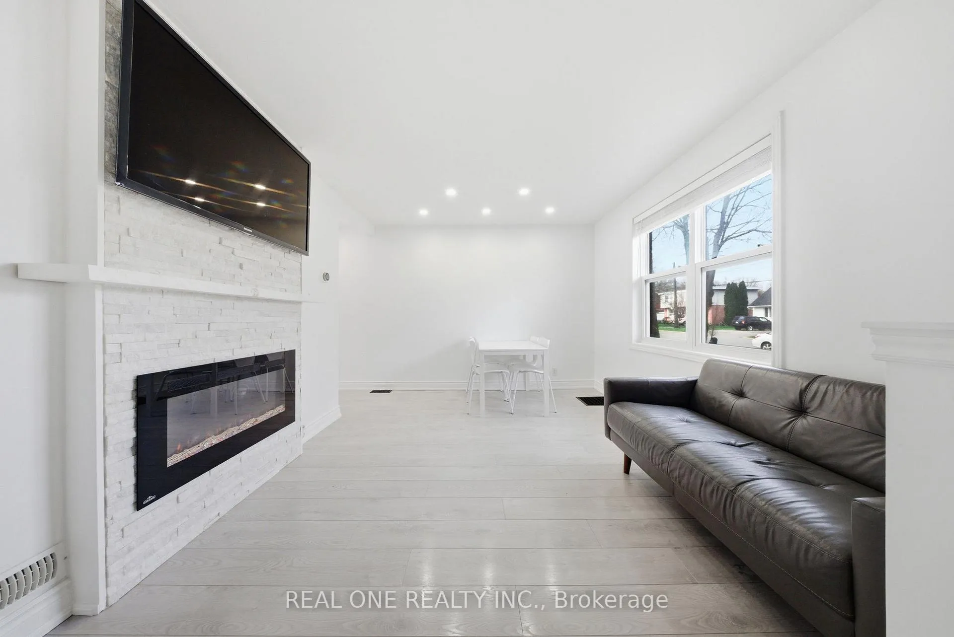 Photo 8 of 24 Sumach Street, Hamilton, McQuesten — HOMEH
