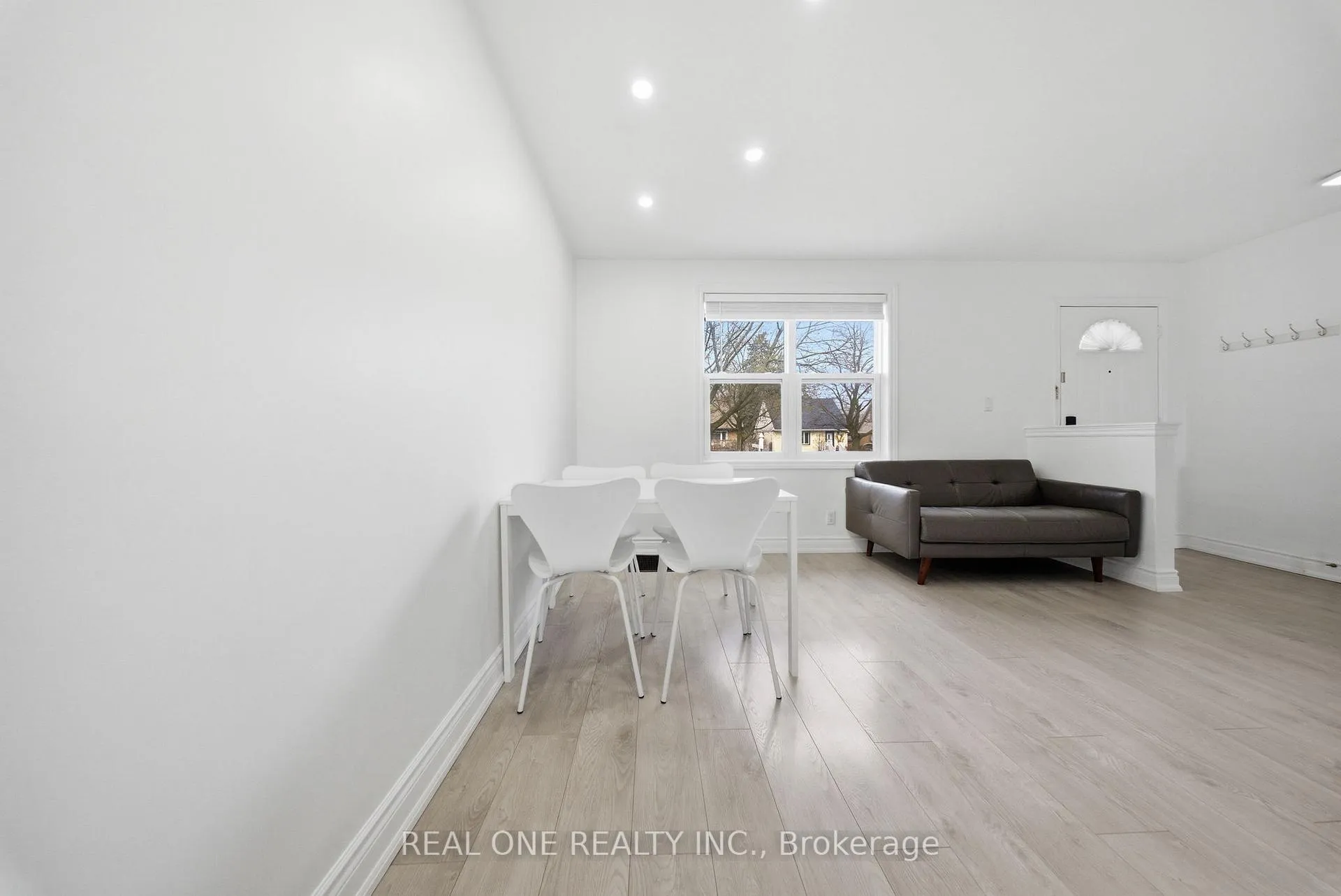 Photo 9 of 24 Sumach Street, Hamilton, McQuesten — HOMEH