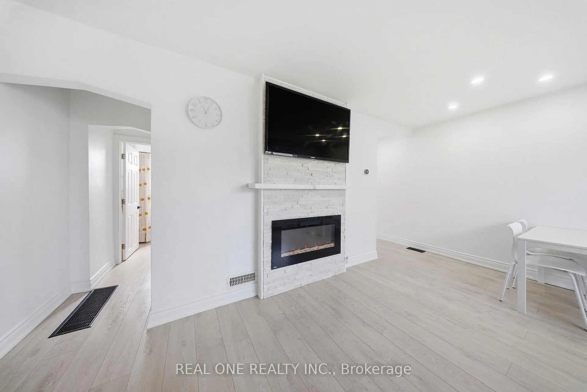 Photo 10 of 24 Sumach Street, Hamilton, McQuesten — HOMEH