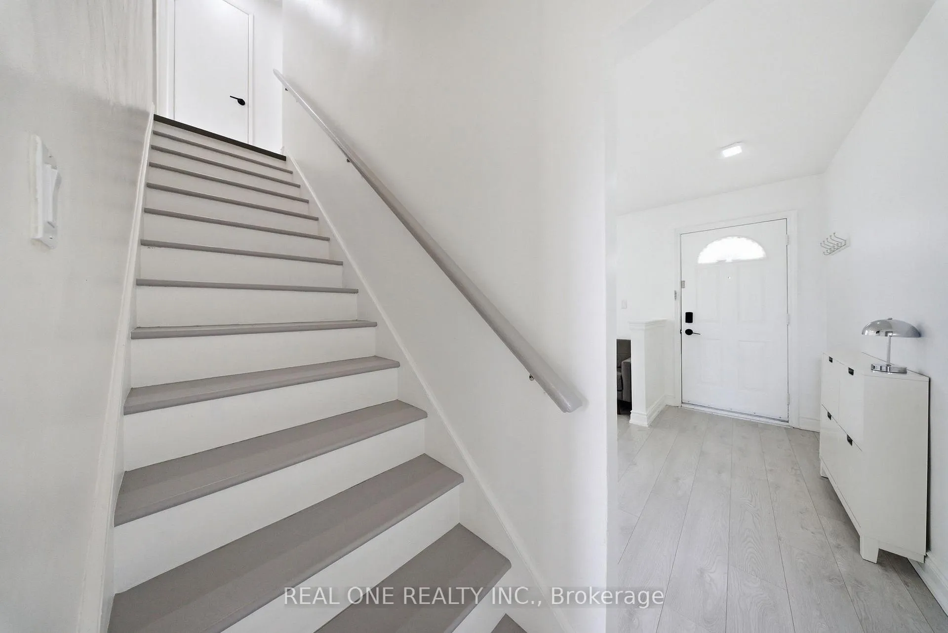 Photo 11 of 24 Sumach Street, Hamilton, McQuesten — HOMEH