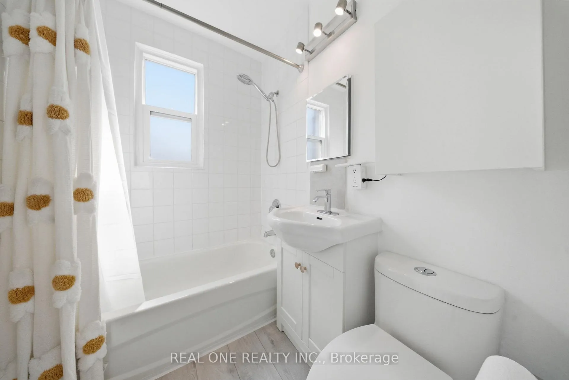 Photo 12 of 24 Sumach Street, Hamilton, McQuesten — HOMEH