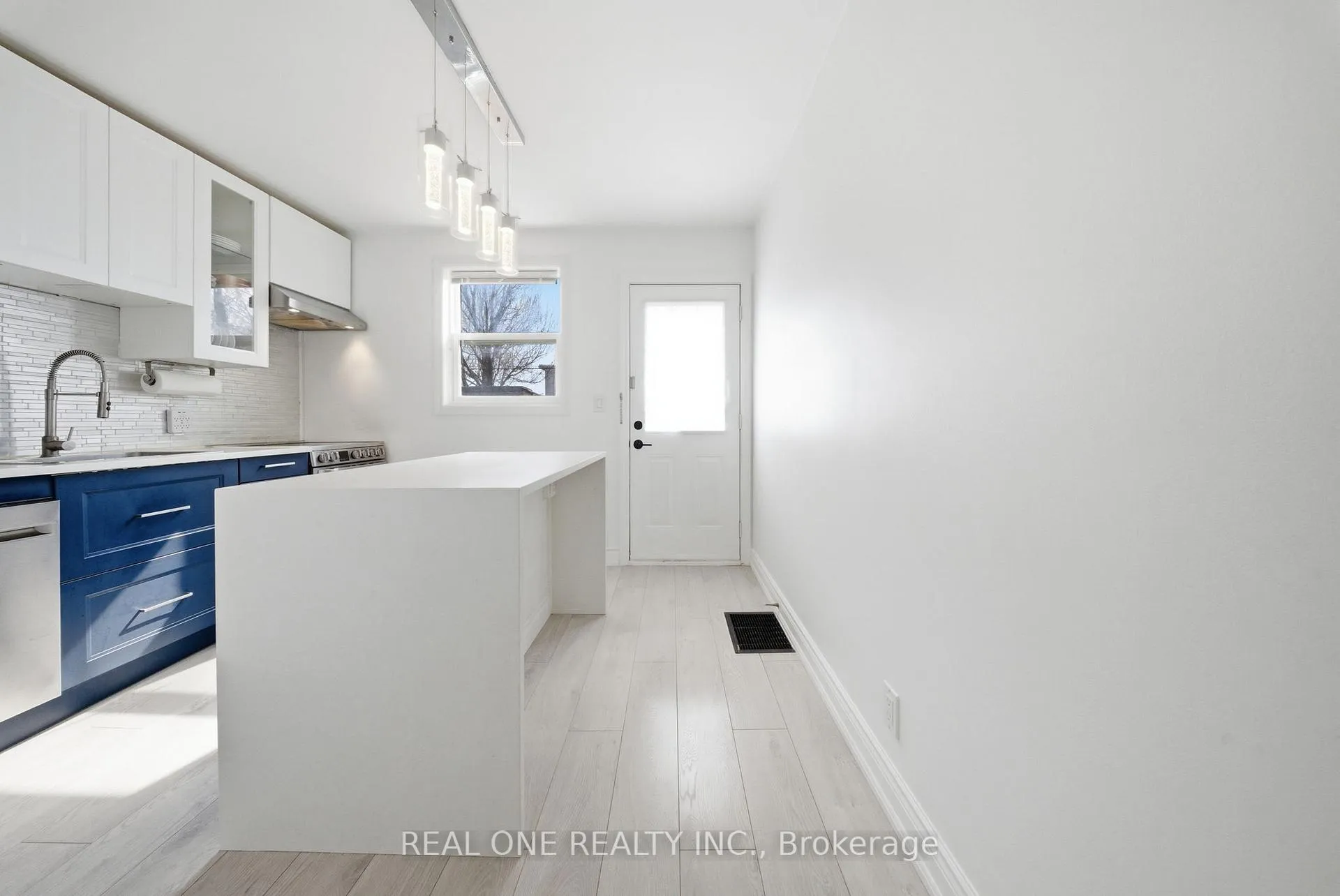 Photo 14 of 24 Sumach Street, Hamilton, McQuesten — HOMEH