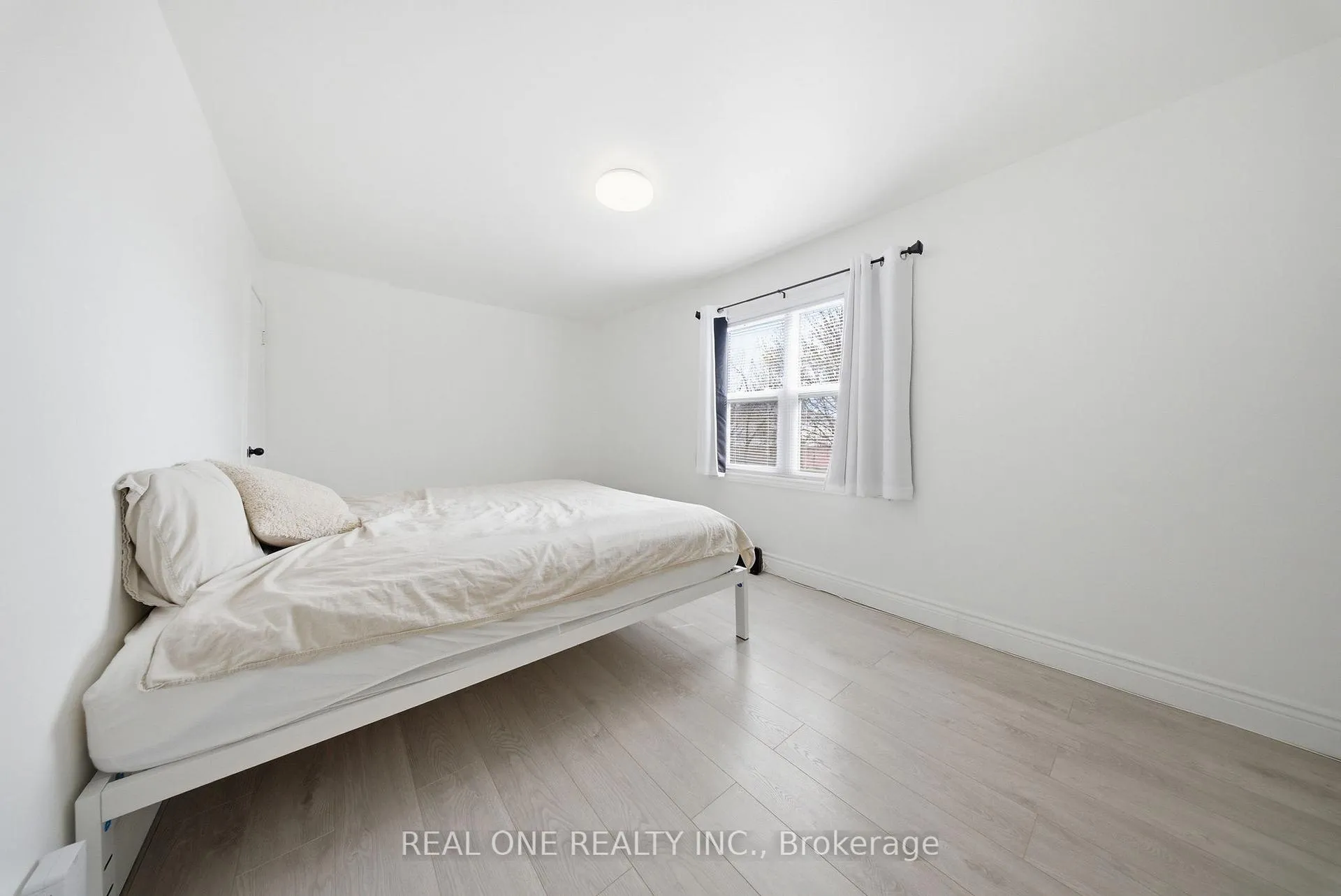 Photo 20 of 24 Sumach Street, Hamilton, McQuesten — HOMEH