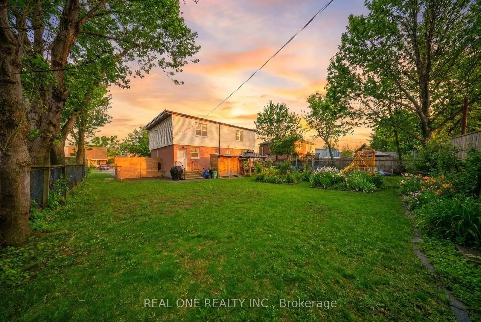 Photo 30 of 24 Sumach Street, Hamilton, McQuesten — HOMEH