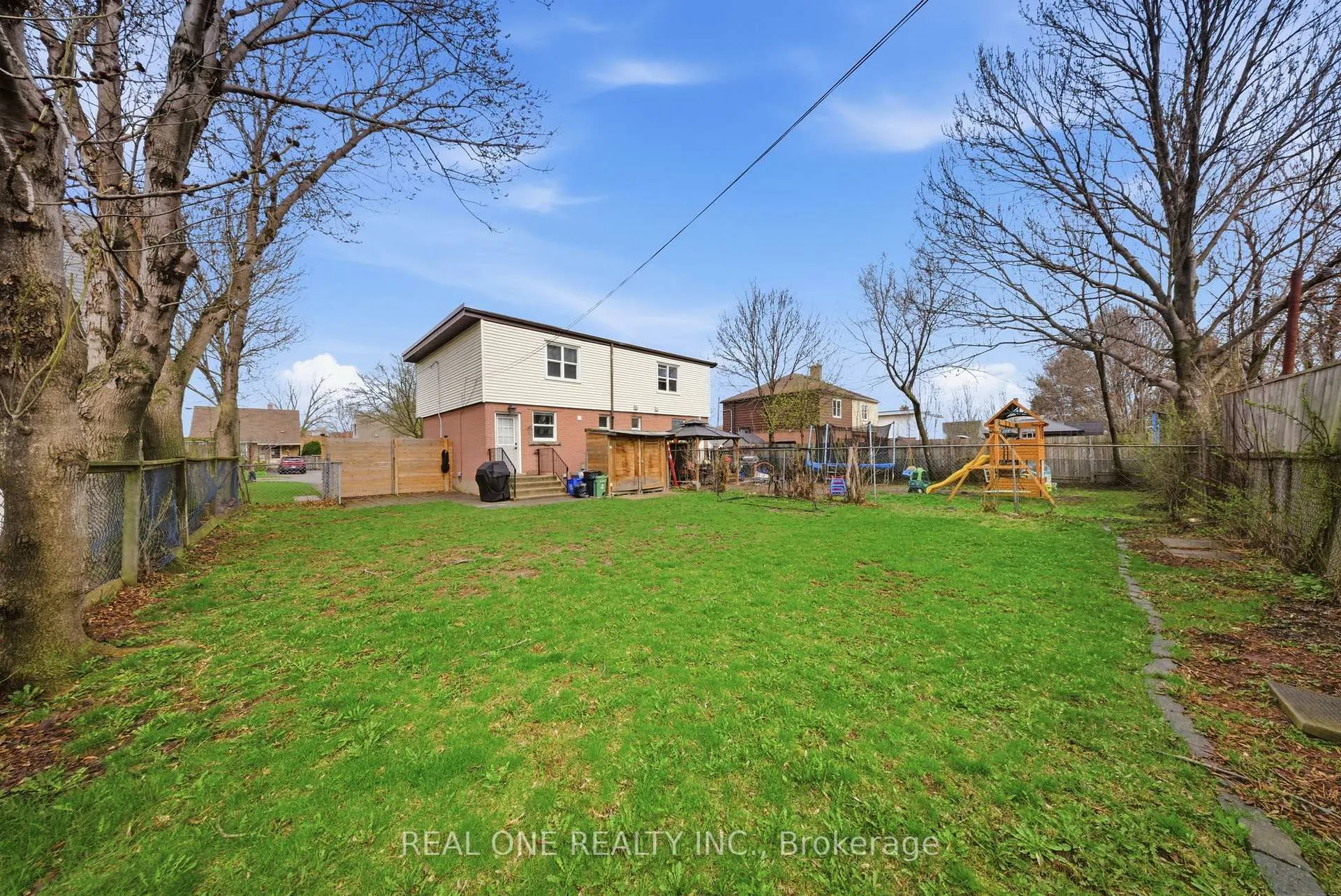 Photo 31 of 24 Sumach Street, Hamilton, McQuesten — HOMEH