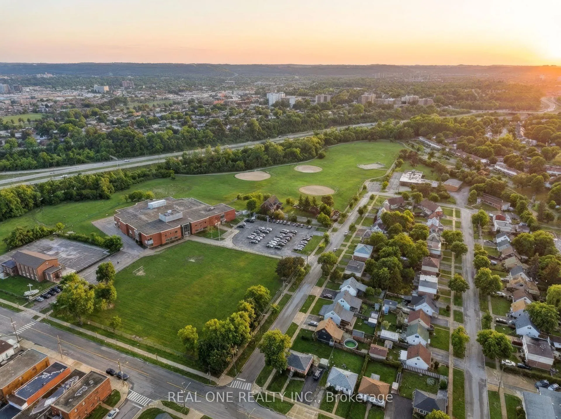 Photo 34 of 24 Sumach Street, Hamilton, McQuesten — HOMEH