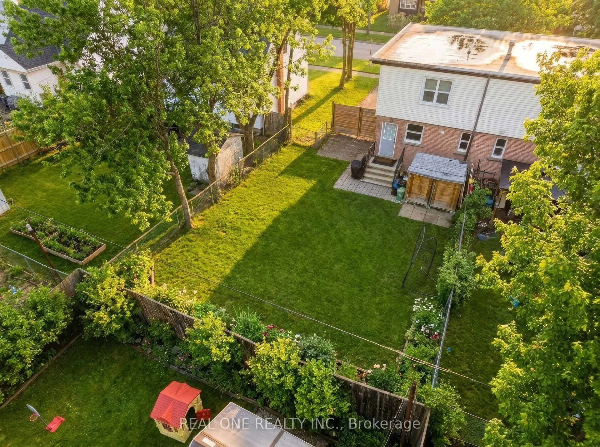 Photo 38 of 24 Sumach Street, Hamilton, McQuesten — HOMEH