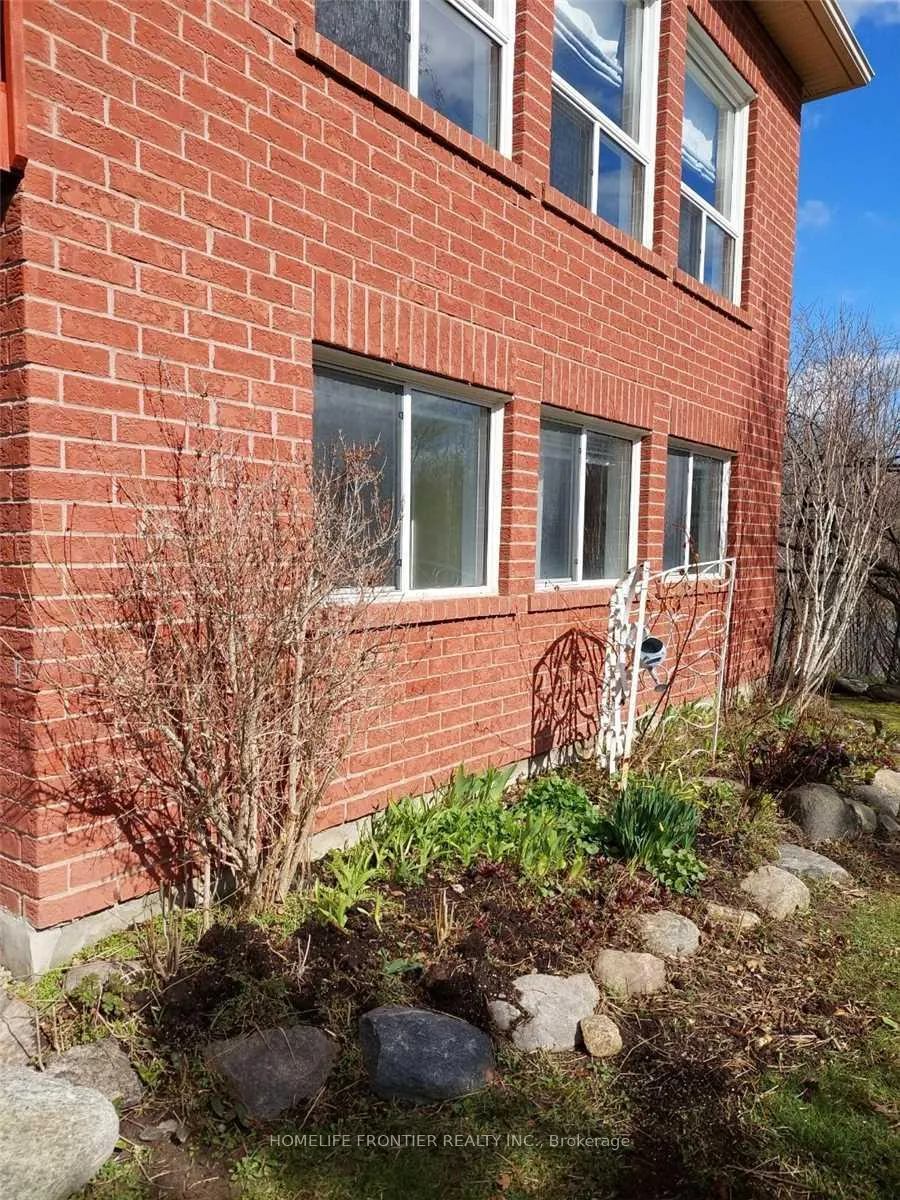 Photo 13 of 1906 Webster Boulevard W, Innisfil, Alcona — HOMEH