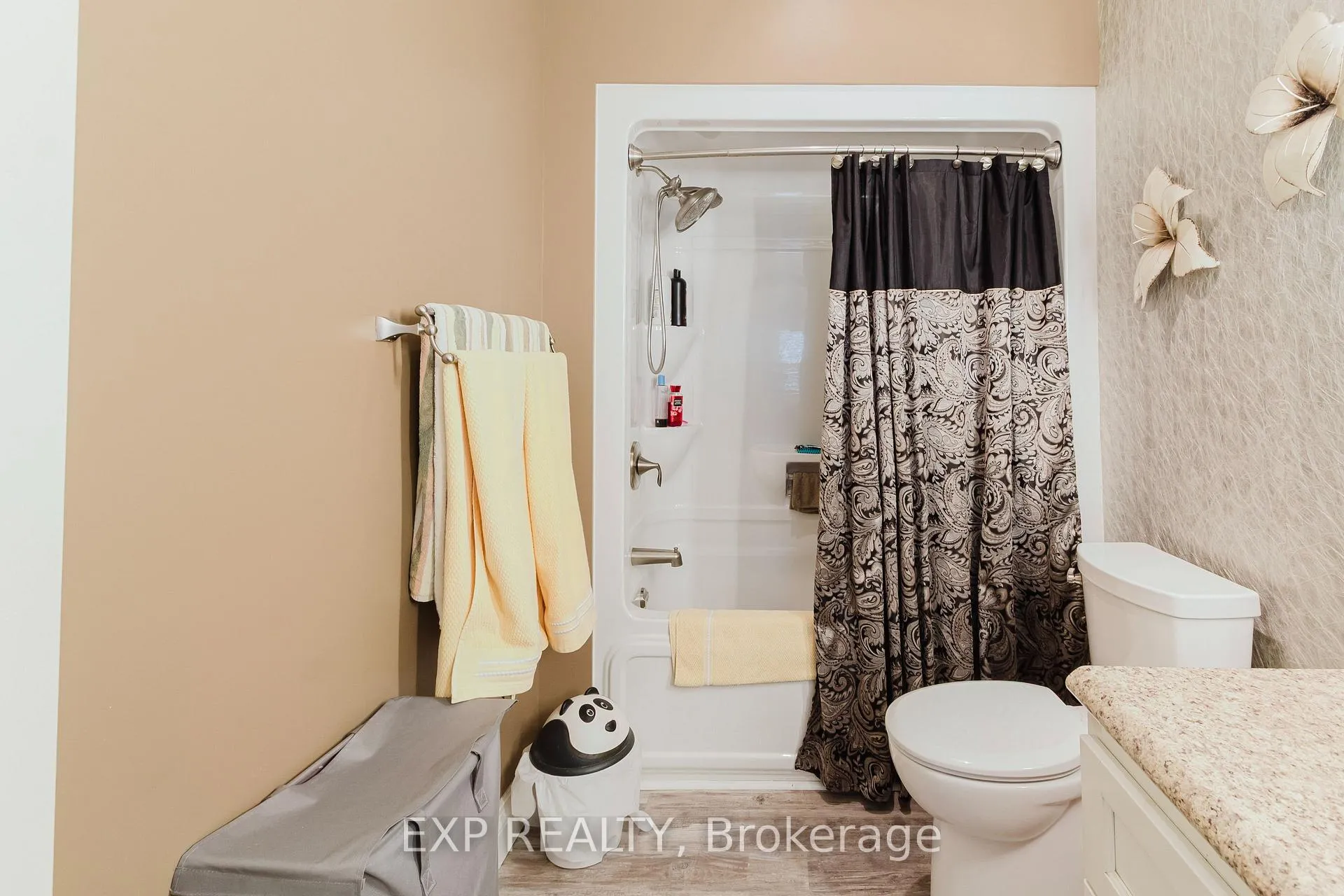 Photo 25 of 232 Oxford Street, Goderich, Goderich (Town) — HOMEH