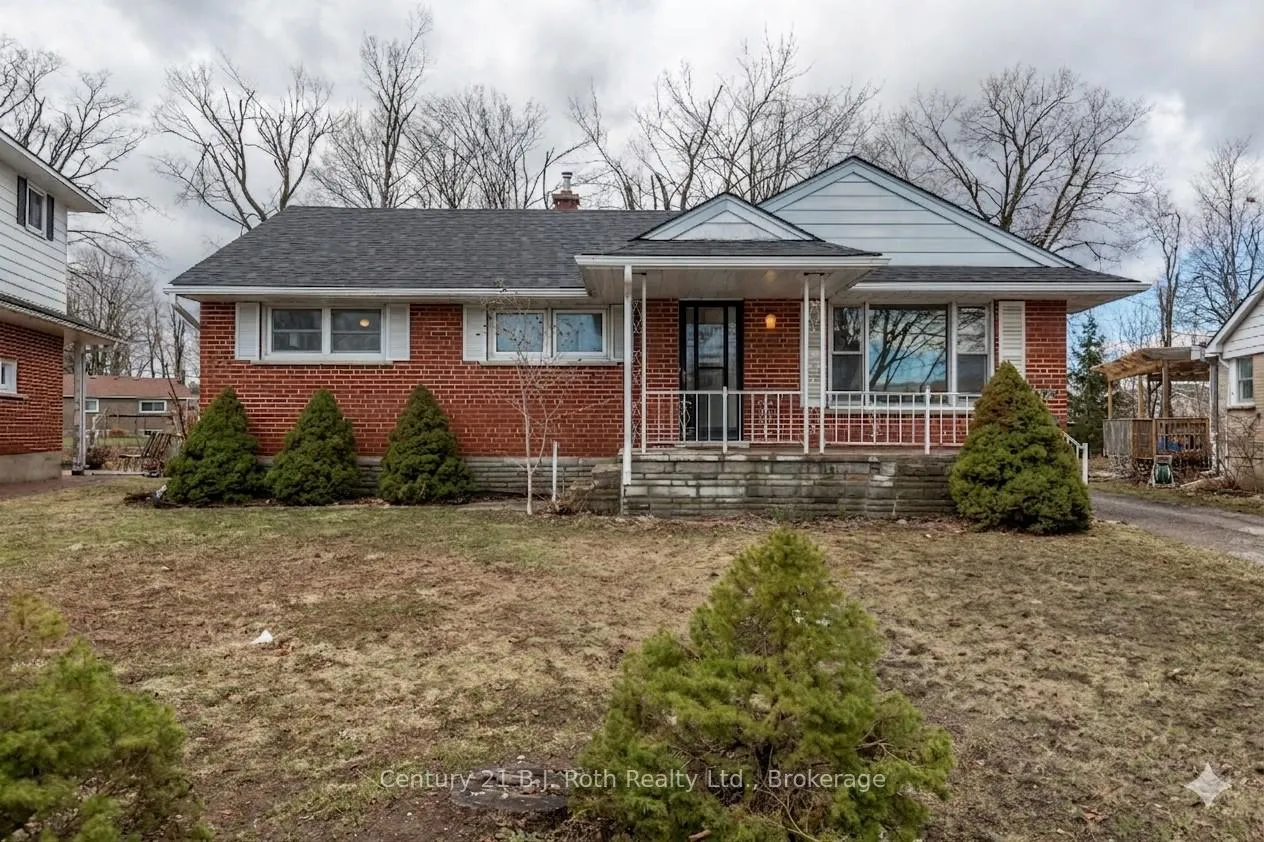 Photo 1 of 32 Dalton Crescent N, Orillia — HOMEH