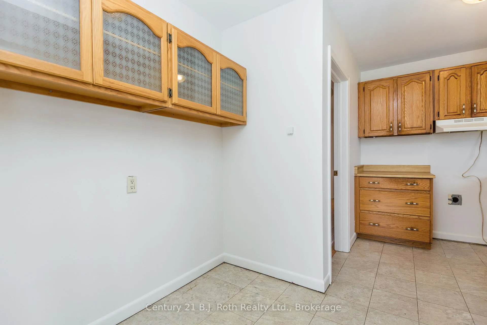 Photo 11 of 32 Dalton Crescent N, Orillia — HOMEH