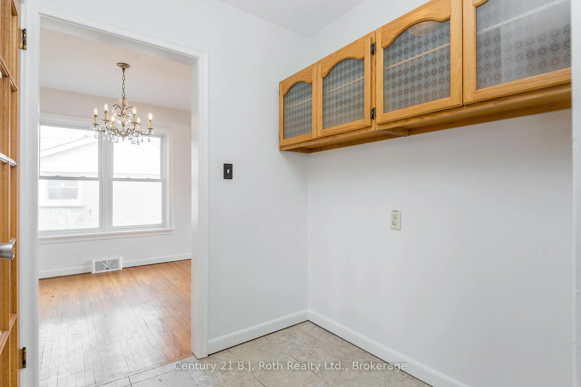 Photo 13 of 32 Dalton Crescent N, Orillia — HOMEH