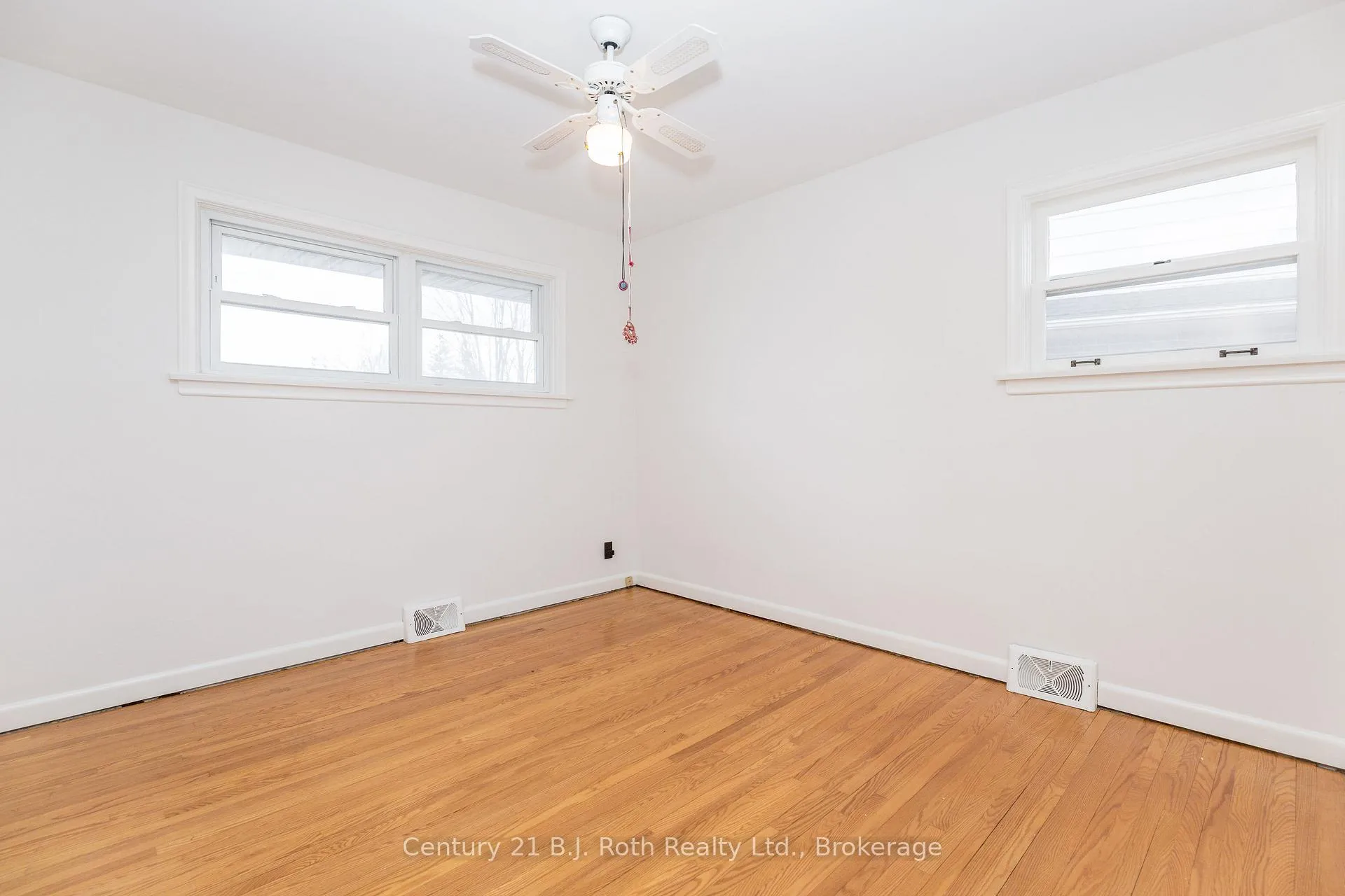 Photo 15 of 32 Dalton Crescent N, Orillia — HOMEH