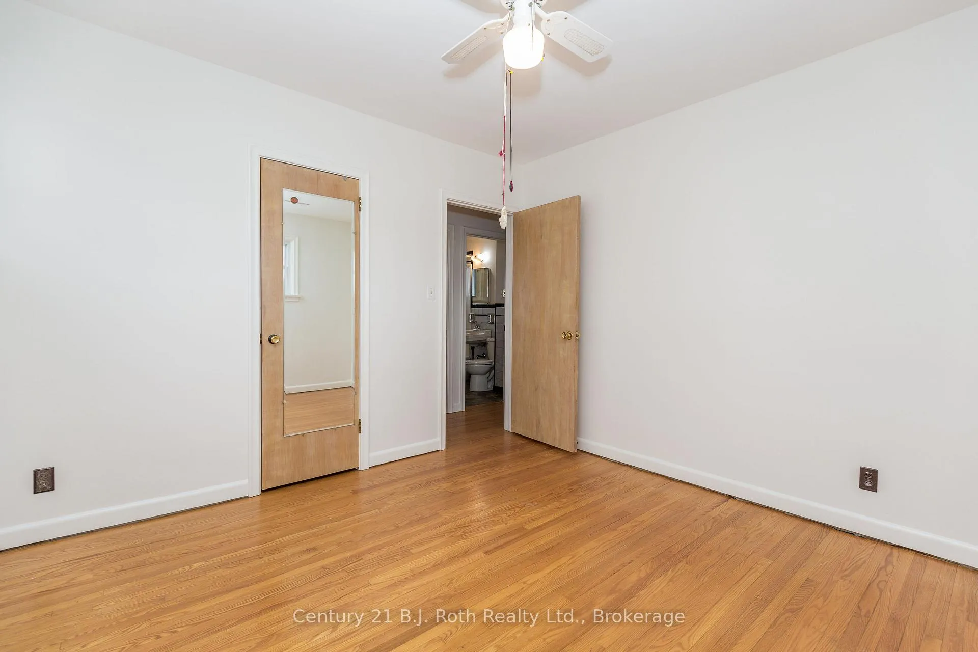 Photo 16 of 32 Dalton Crescent N, Orillia — HOMEH