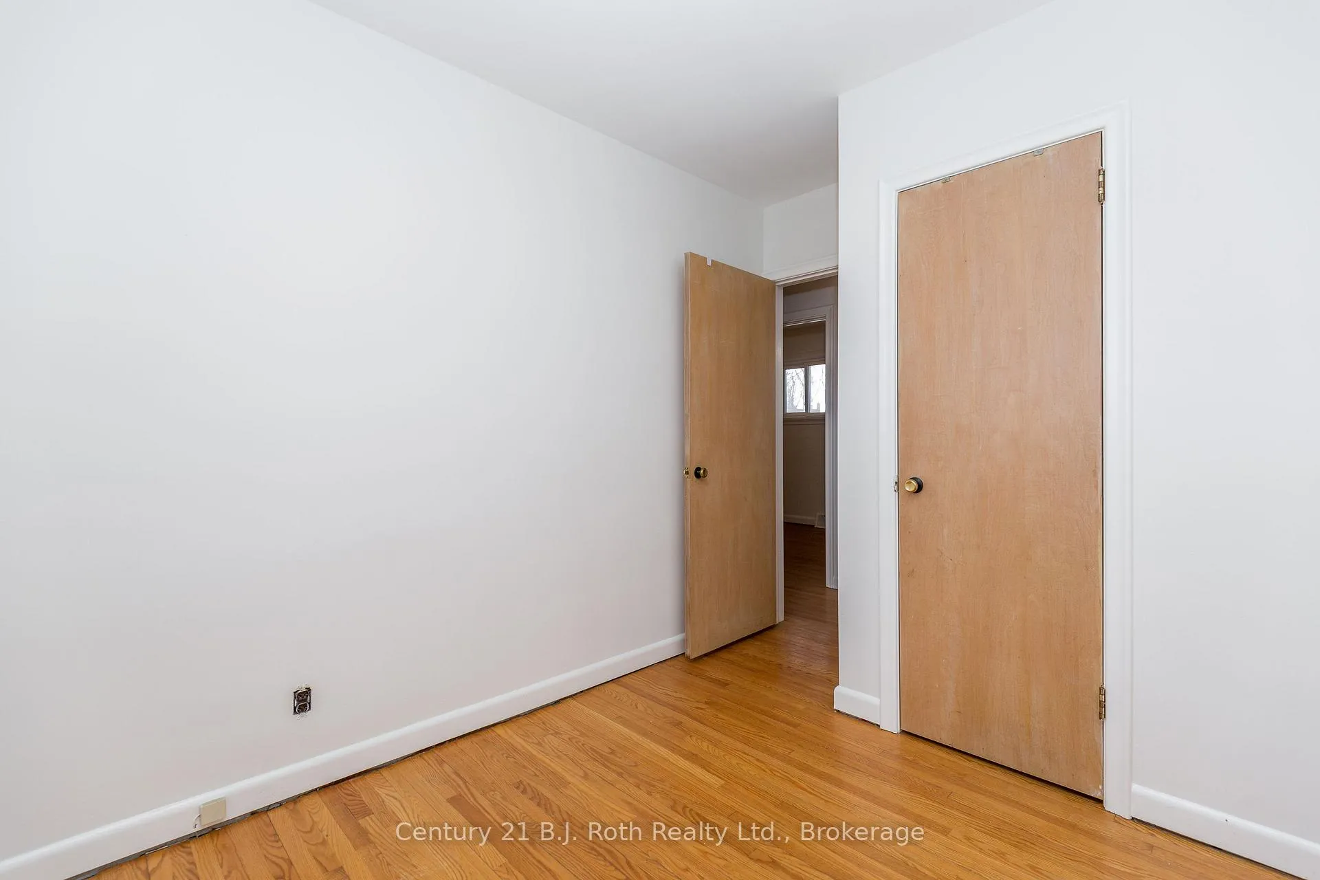 Photo 20 of 32 Dalton Crescent N, Orillia — HOMEH