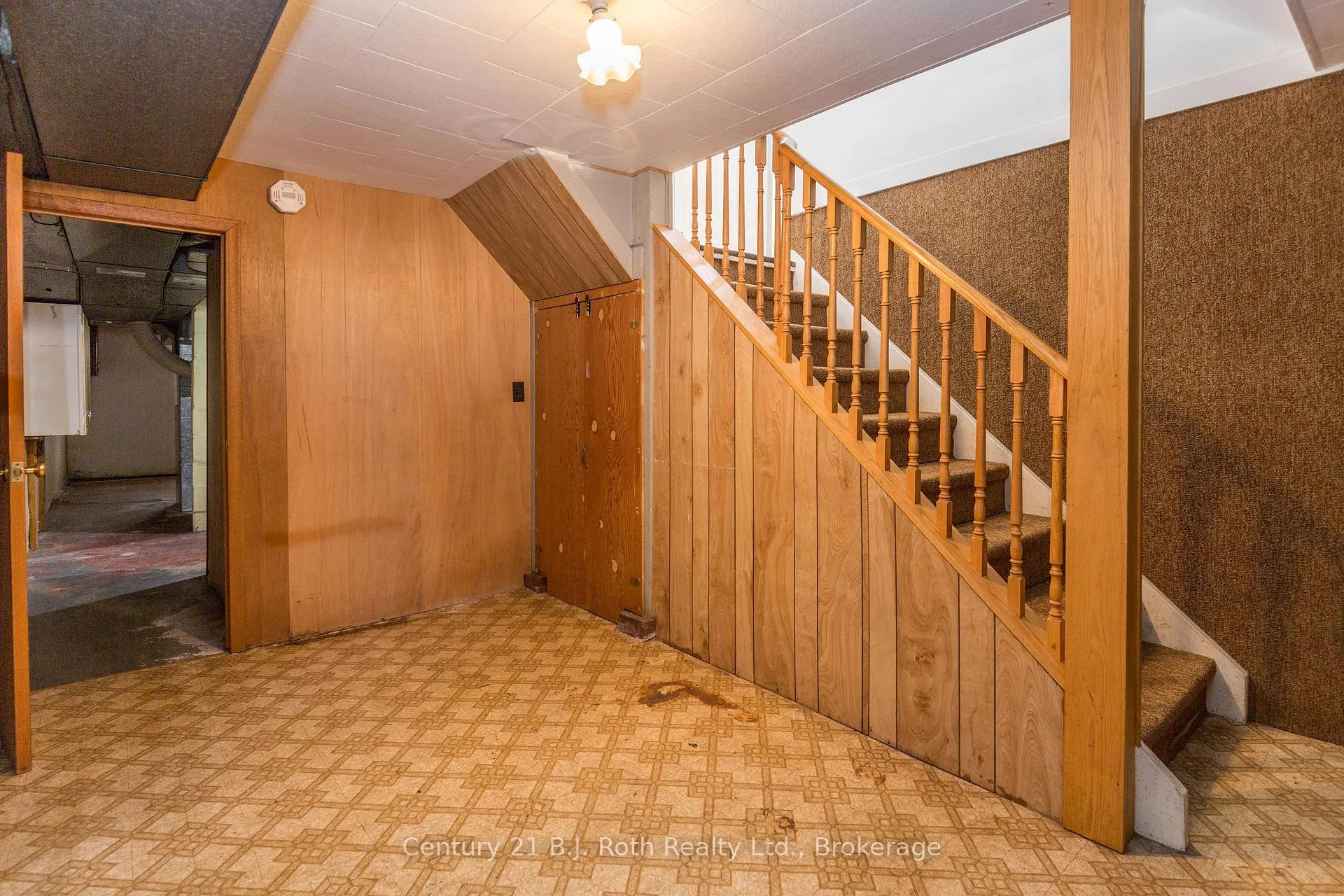 Photo 22 of 32 Dalton Crescent N, Orillia — HOMEH