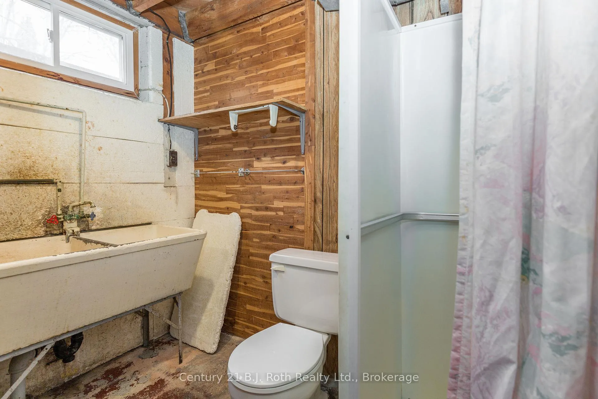 Photo 26 of 32 Dalton Crescent N, Orillia — HOMEH