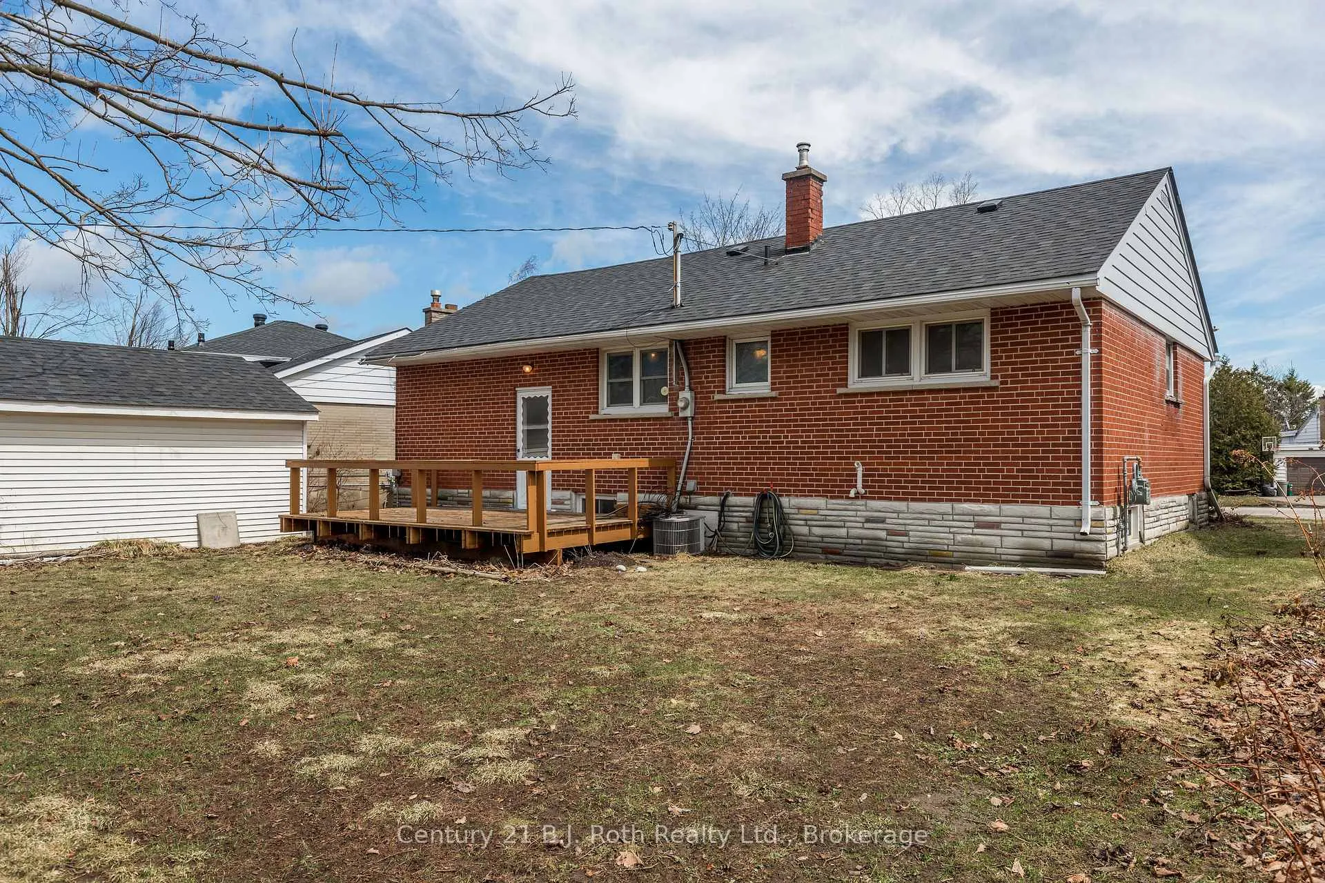 Photo 29 of 32 Dalton Crescent N, Orillia — HOMEH