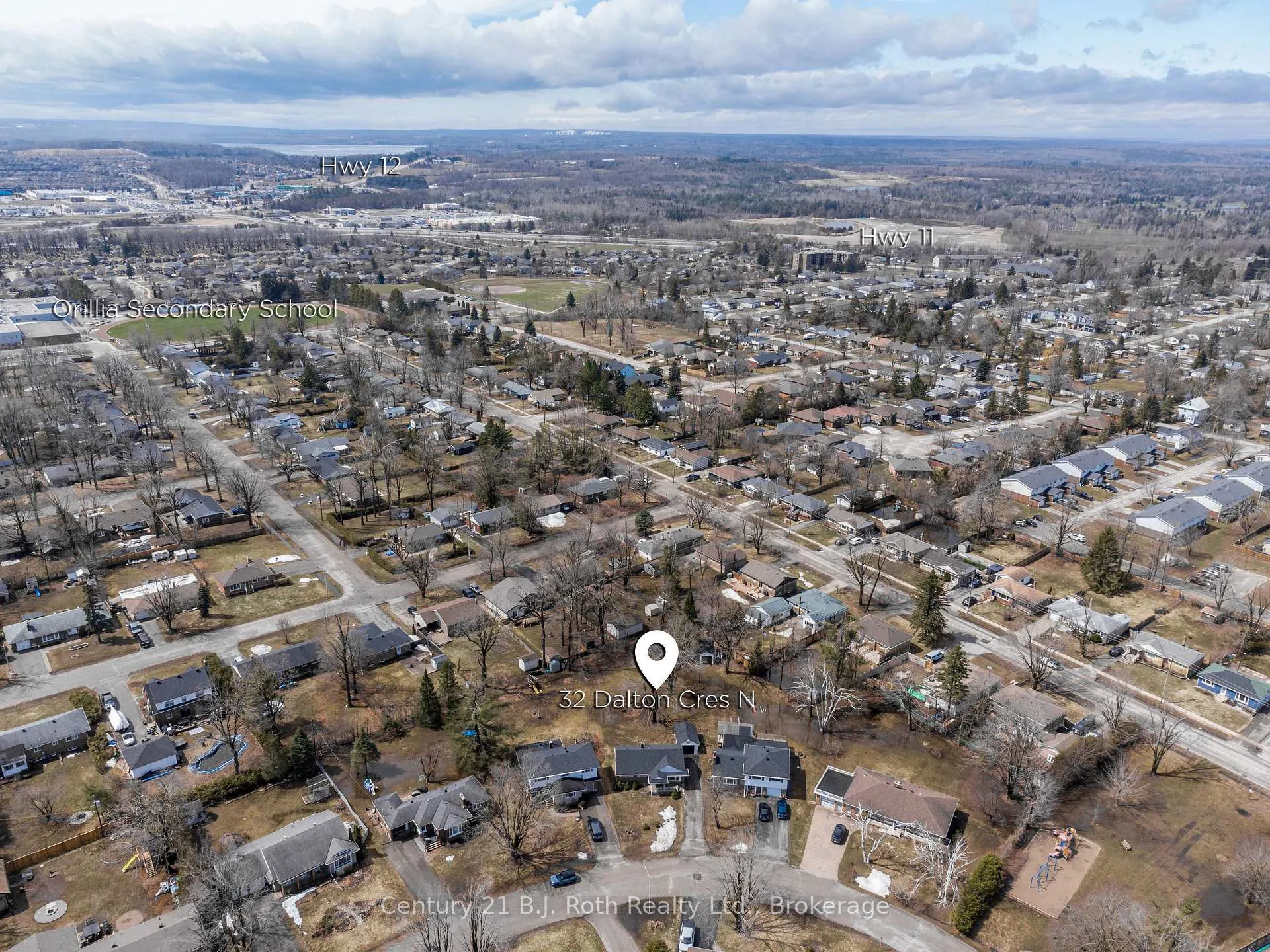 Photo 35 of 32 Dalton Crescent N, Orillia — HOMEH