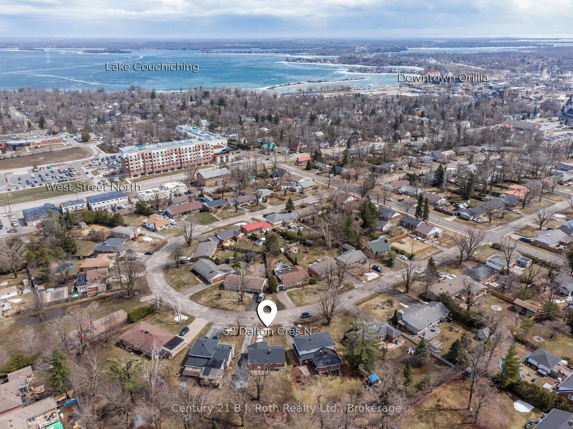 Photo 38 of 32 Dalton Crescent N, Orillia — HOMEH