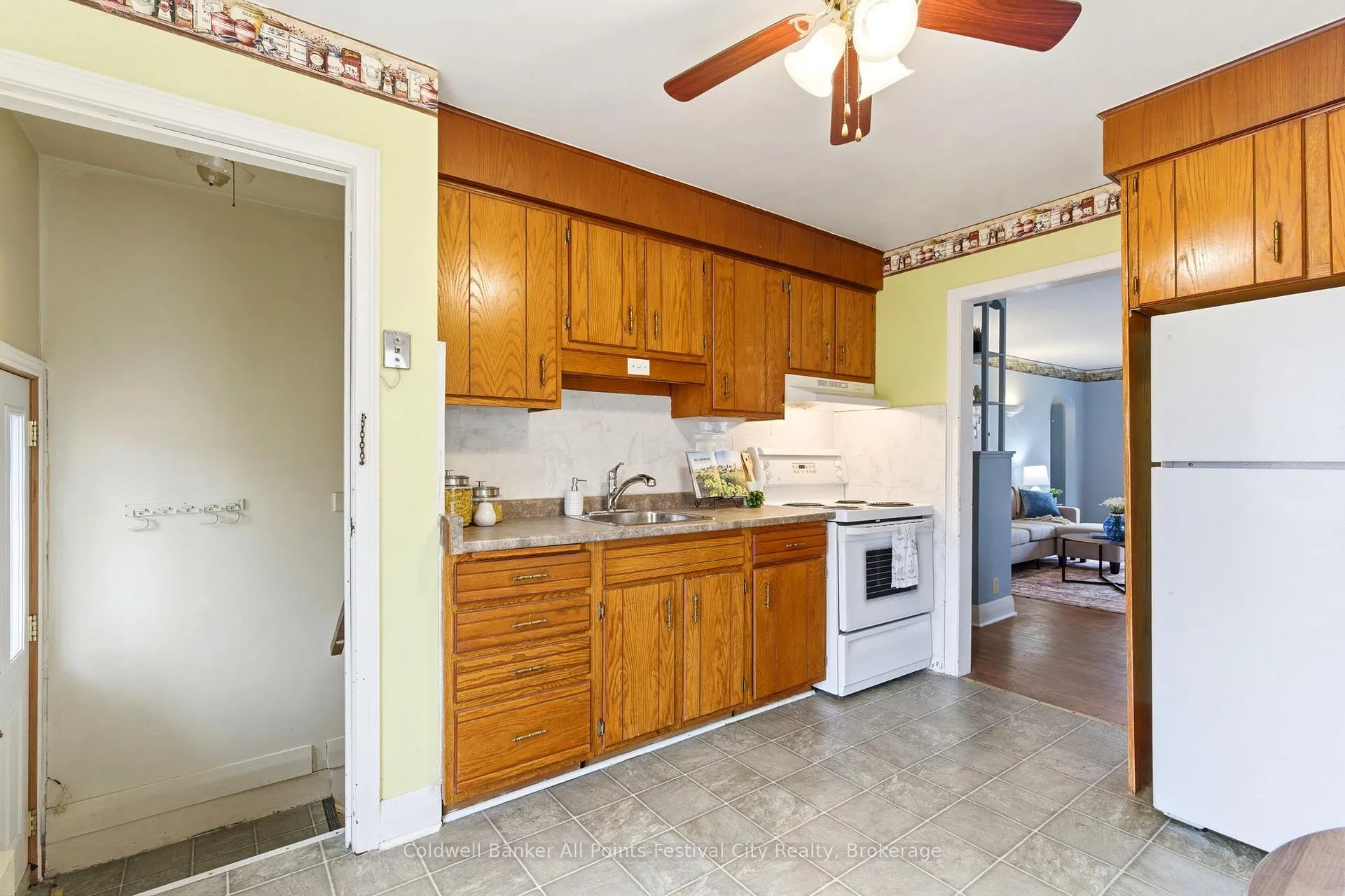 Photo 16 of 113 Quebec Street, Goderich, Goderich (Town) — HOMEH