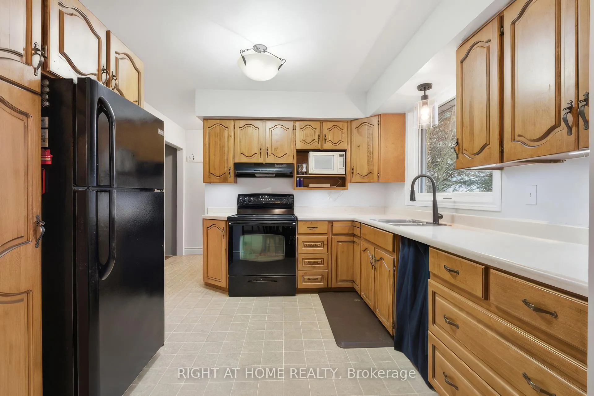 Photo 7 of 384 Countess Street N, West Grey — HOMEH
