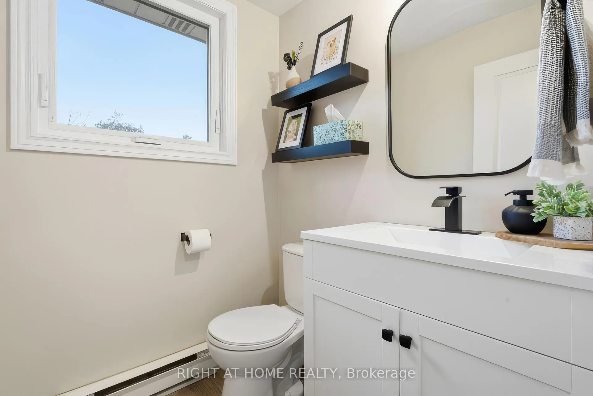 Photo 9 of 384 Countess Street N, West Grey — HOMEH