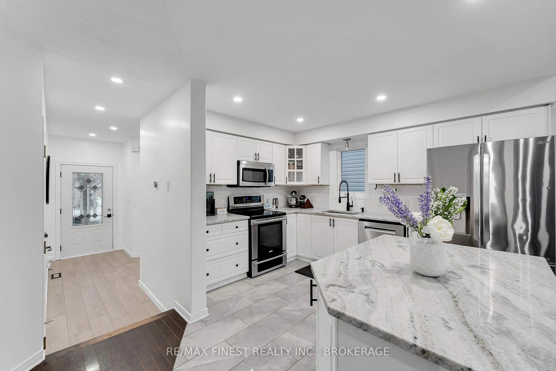 Photo 8 of 422 Laura Avenue, Kingston, Kingston East (Incl Barret Crt) — HOMEH