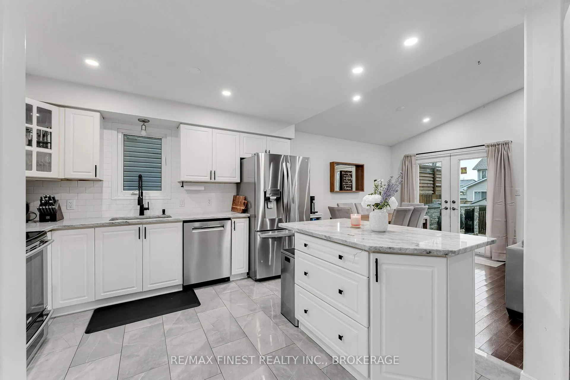 Photo 9 of 422 Laura Avenue, Kingston, Kingston East (Incl Barret Crt) — HOMEH