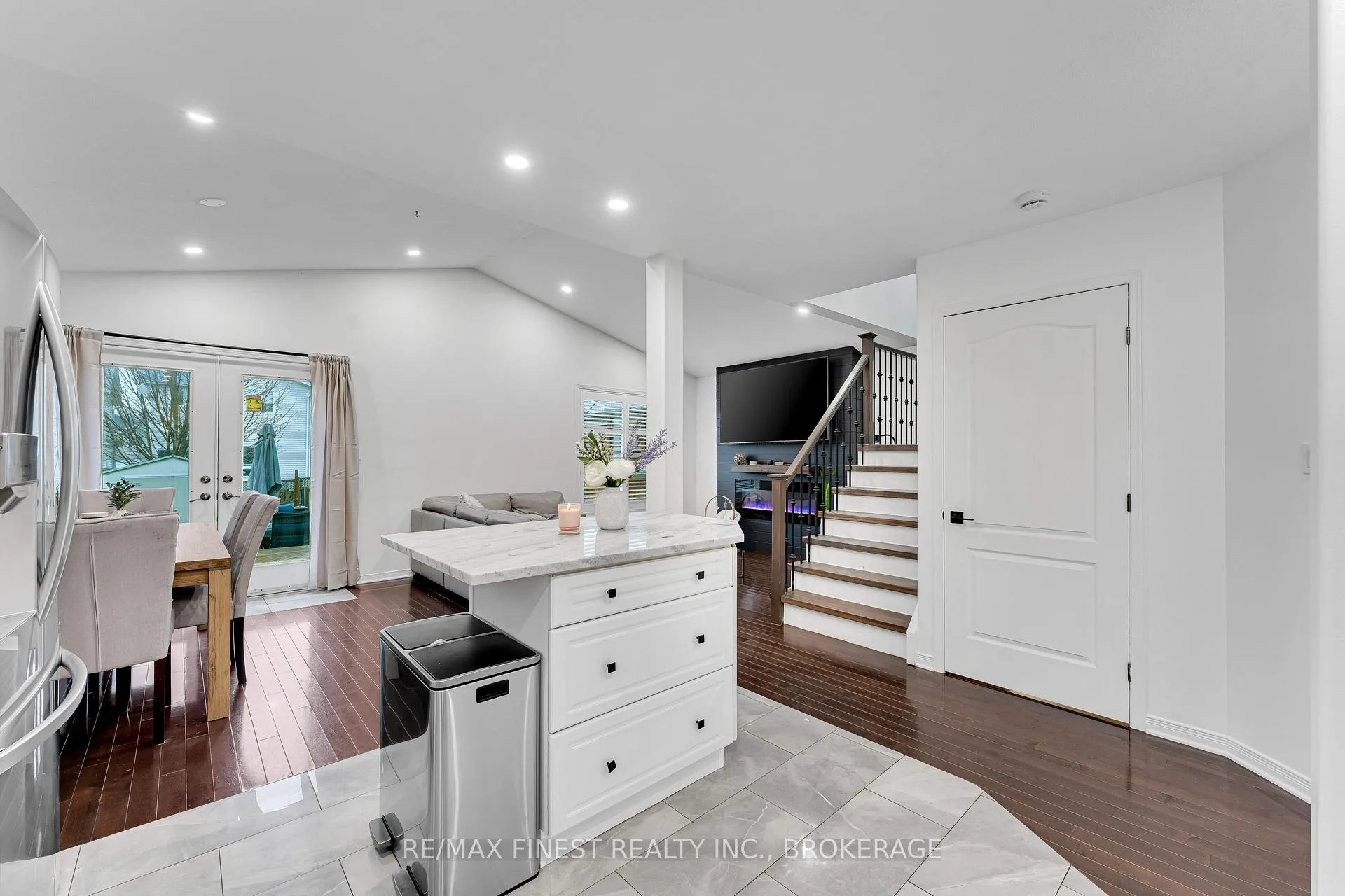Photo 11 of 422 Laura Avenue, Kingston, Kingston East (Incl Barret Crt) — HOMEH