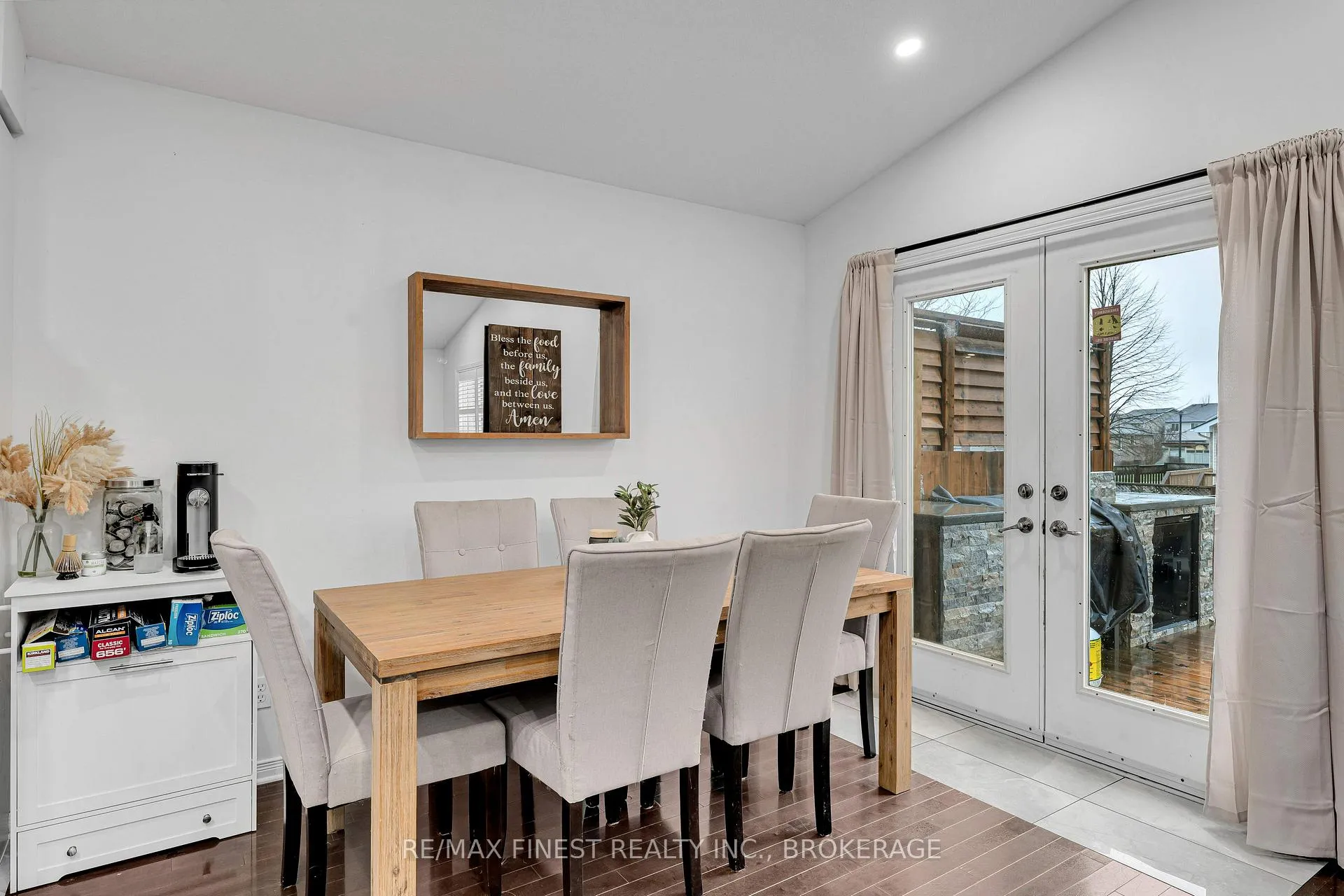 Photo 14 of 422 Laura Avenue, Kingston, Kingston East (Incl Barret Crt) — HOMEH