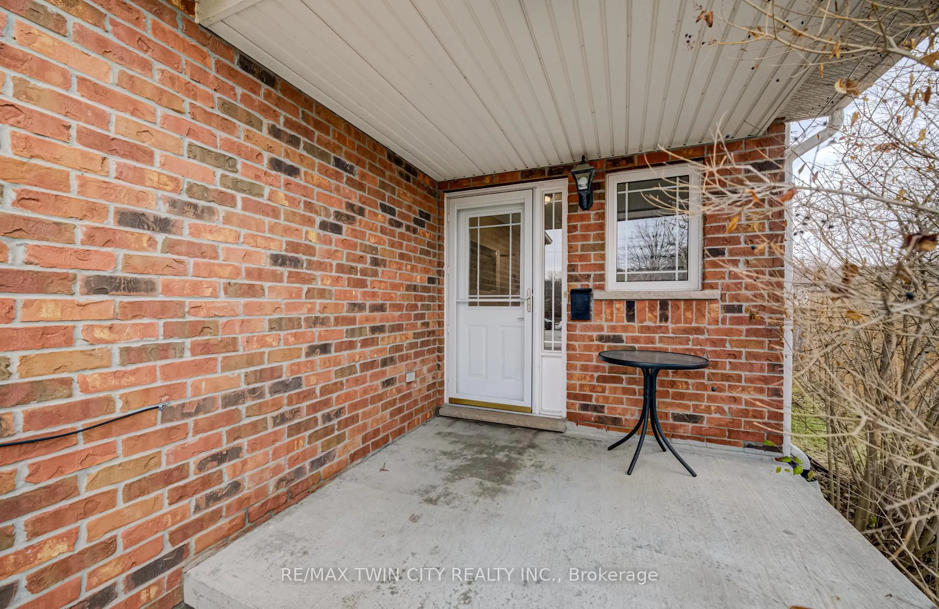 Photo 3 of 444 Annapolis Court, Waterloo — HOMEH