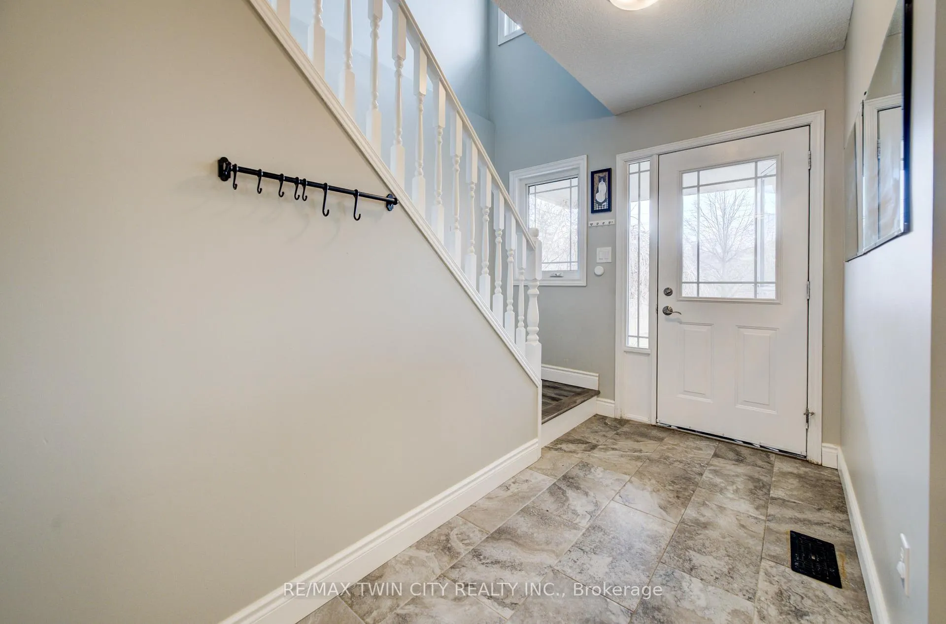 Photo 4 of 444 Annapolis Court, Waterloo — HOMEH