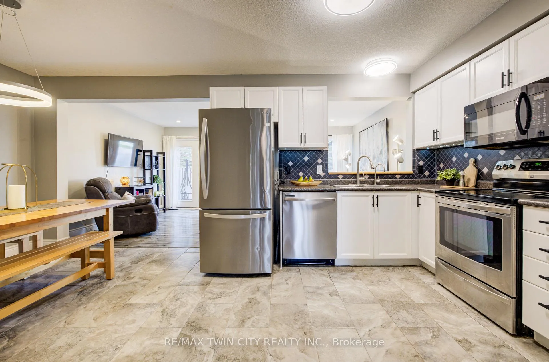 Photo 7 of 444 Annapolis Court, Waterloo — HOMEH