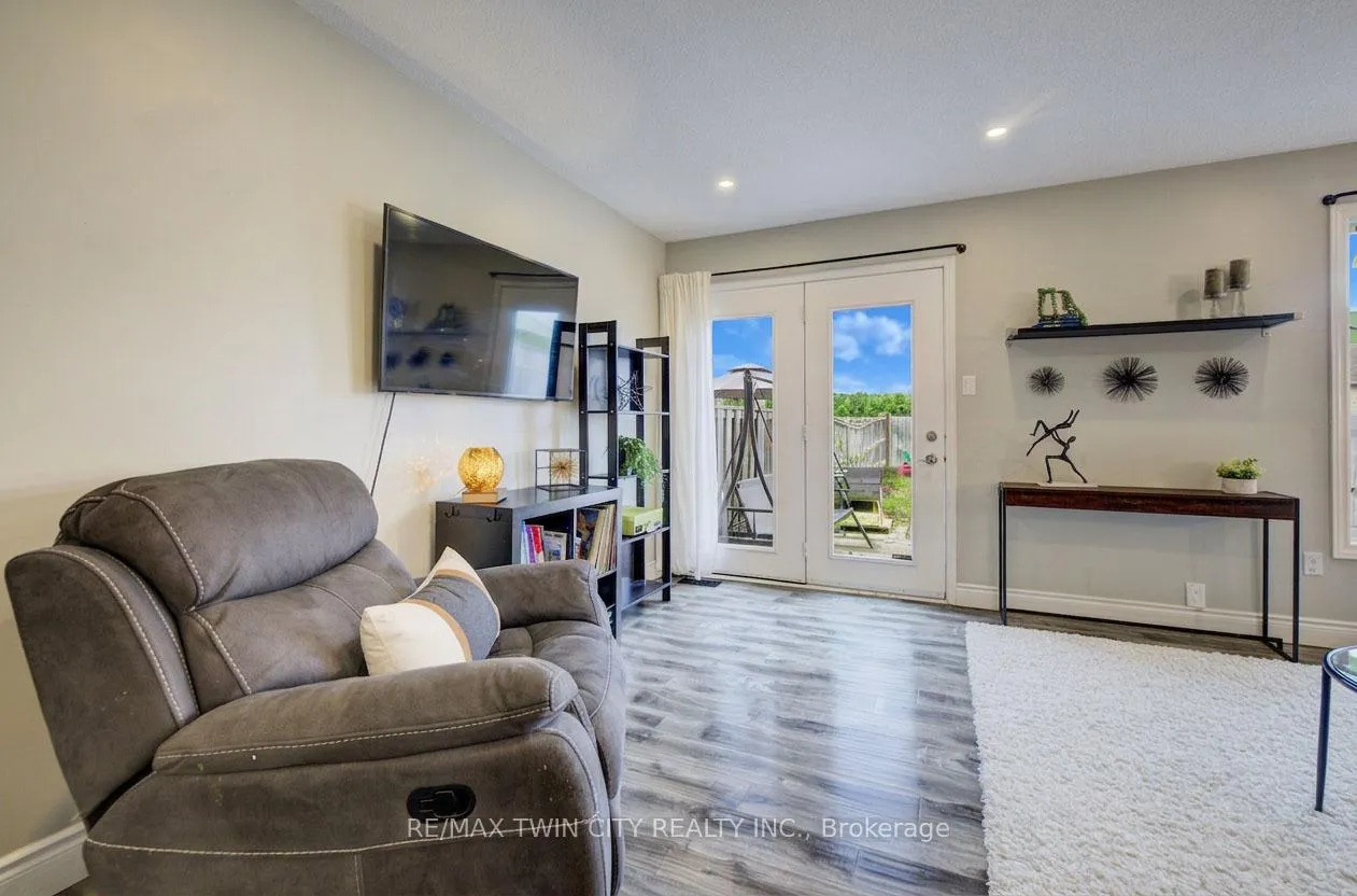 Photo 15 of 444 Annapolis Court, Waterloo — HOMEH
