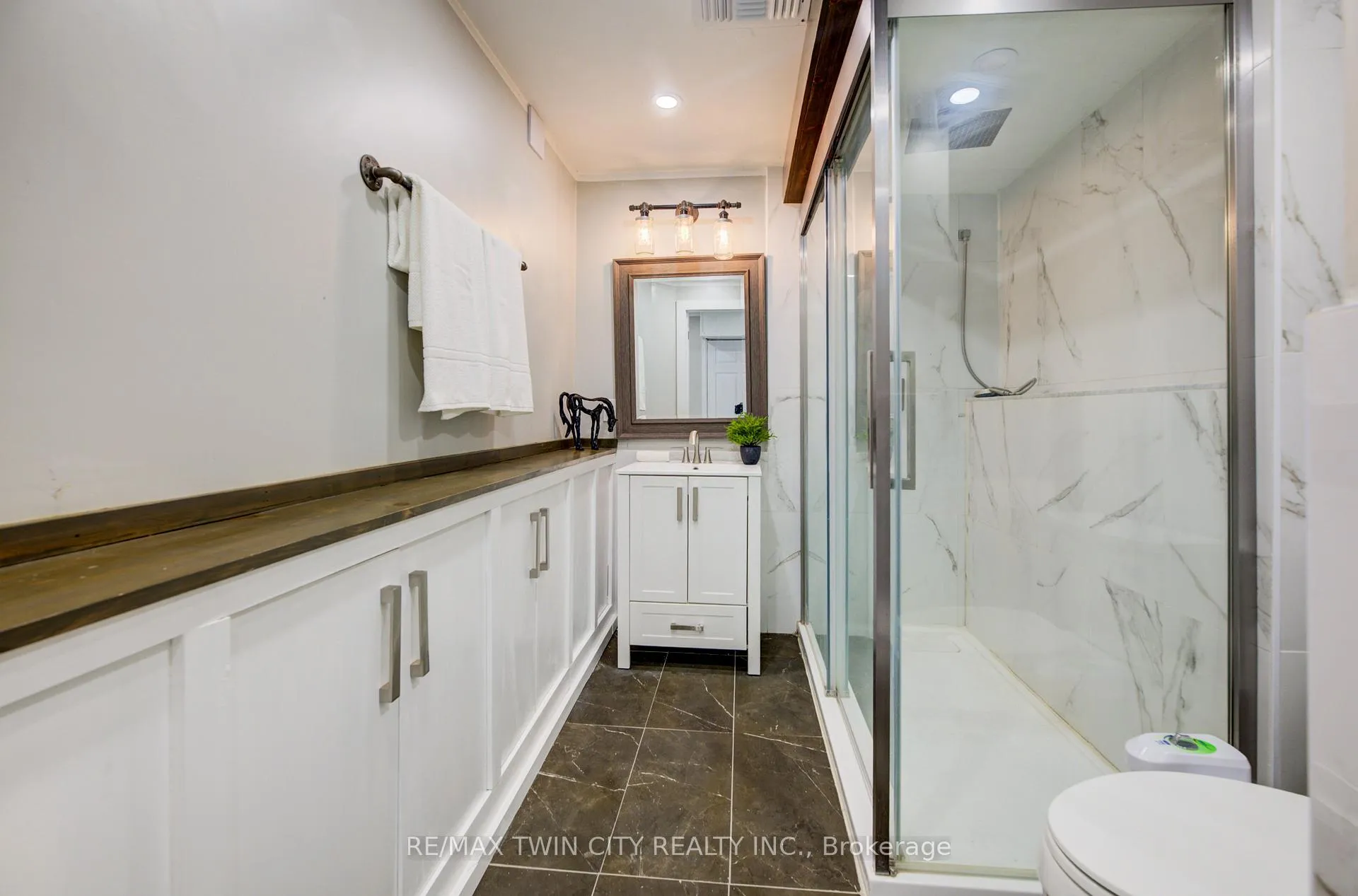 Photo 33 of 444 Annapolis Court, Waterloo — HOMEH