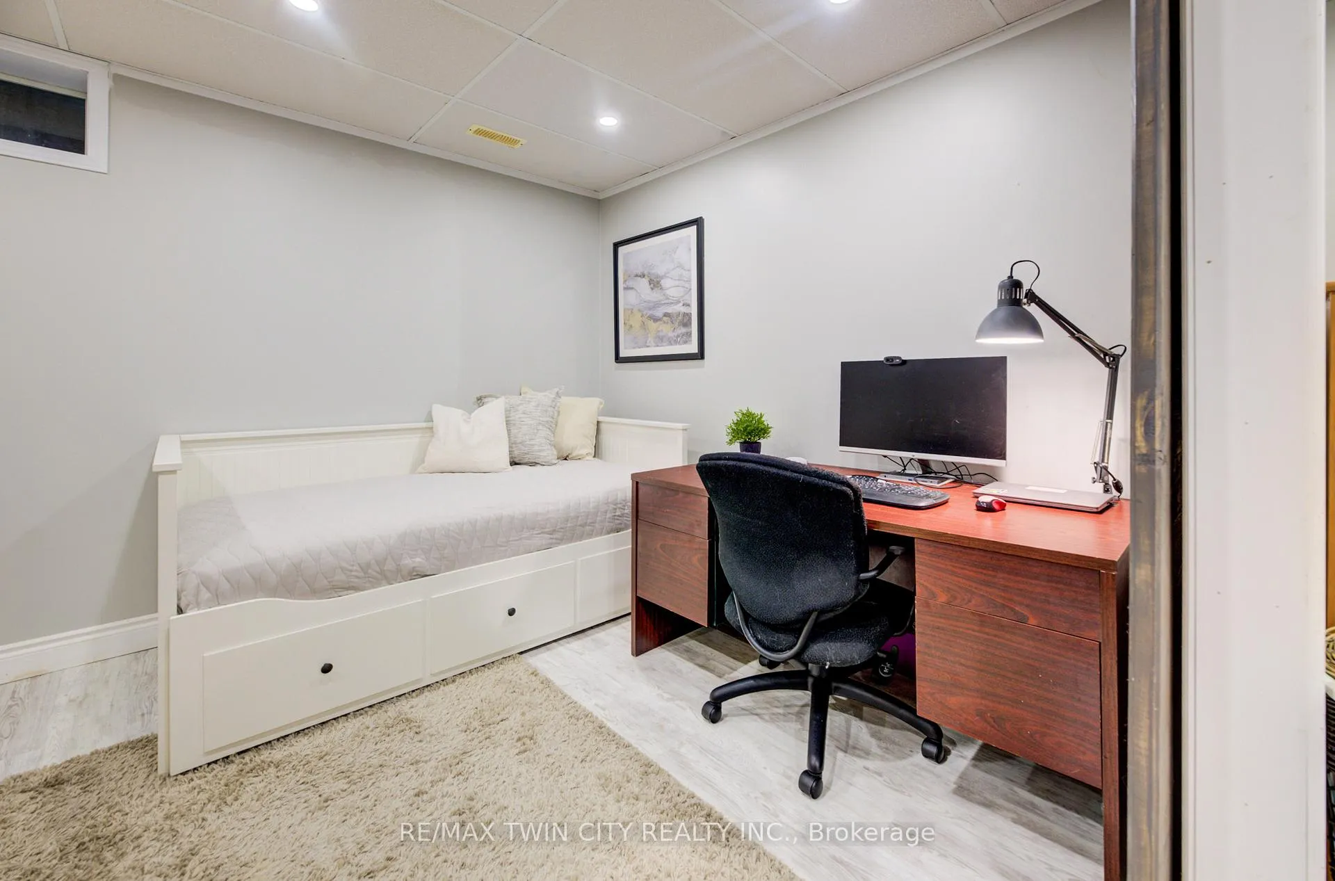 Photo 34 of 444 Annapolis Court, Waterloo — HOMEH