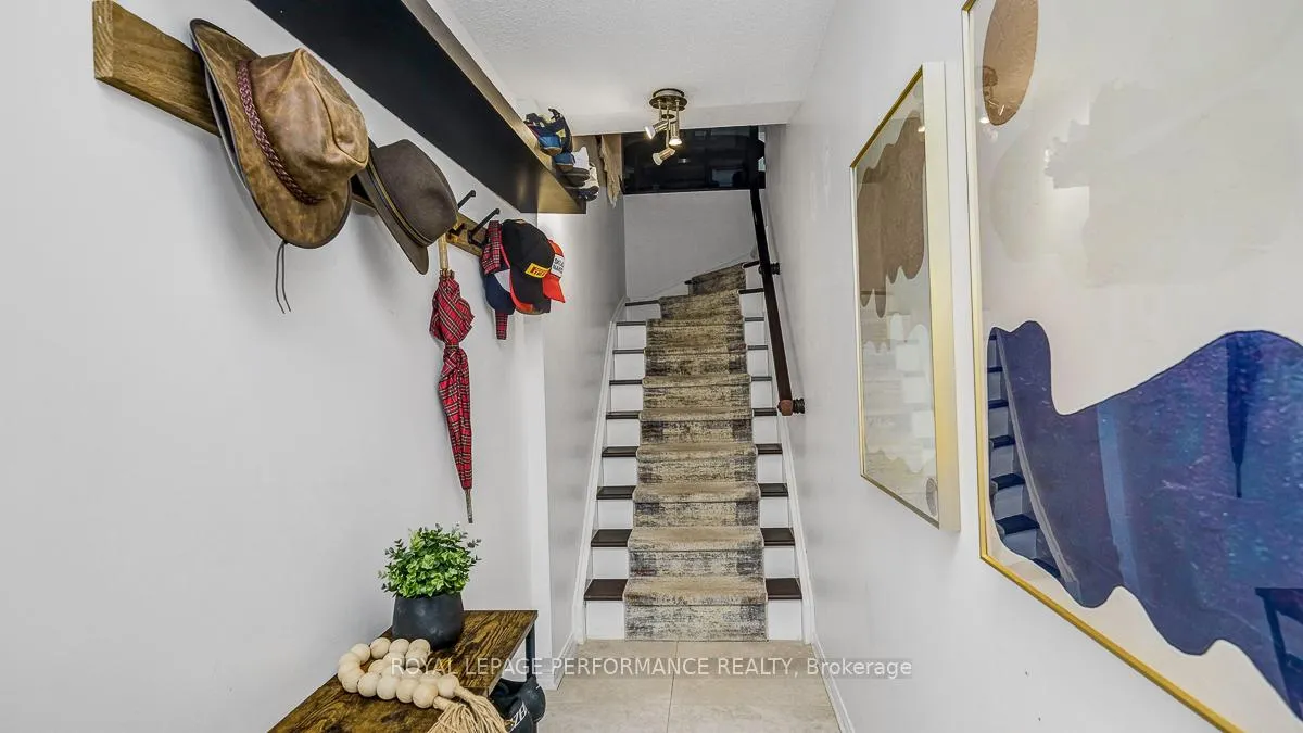 Photo 3 of Unit 2D, 4 Columbus Avenue, Ottawa, Overbrook — HOMEH